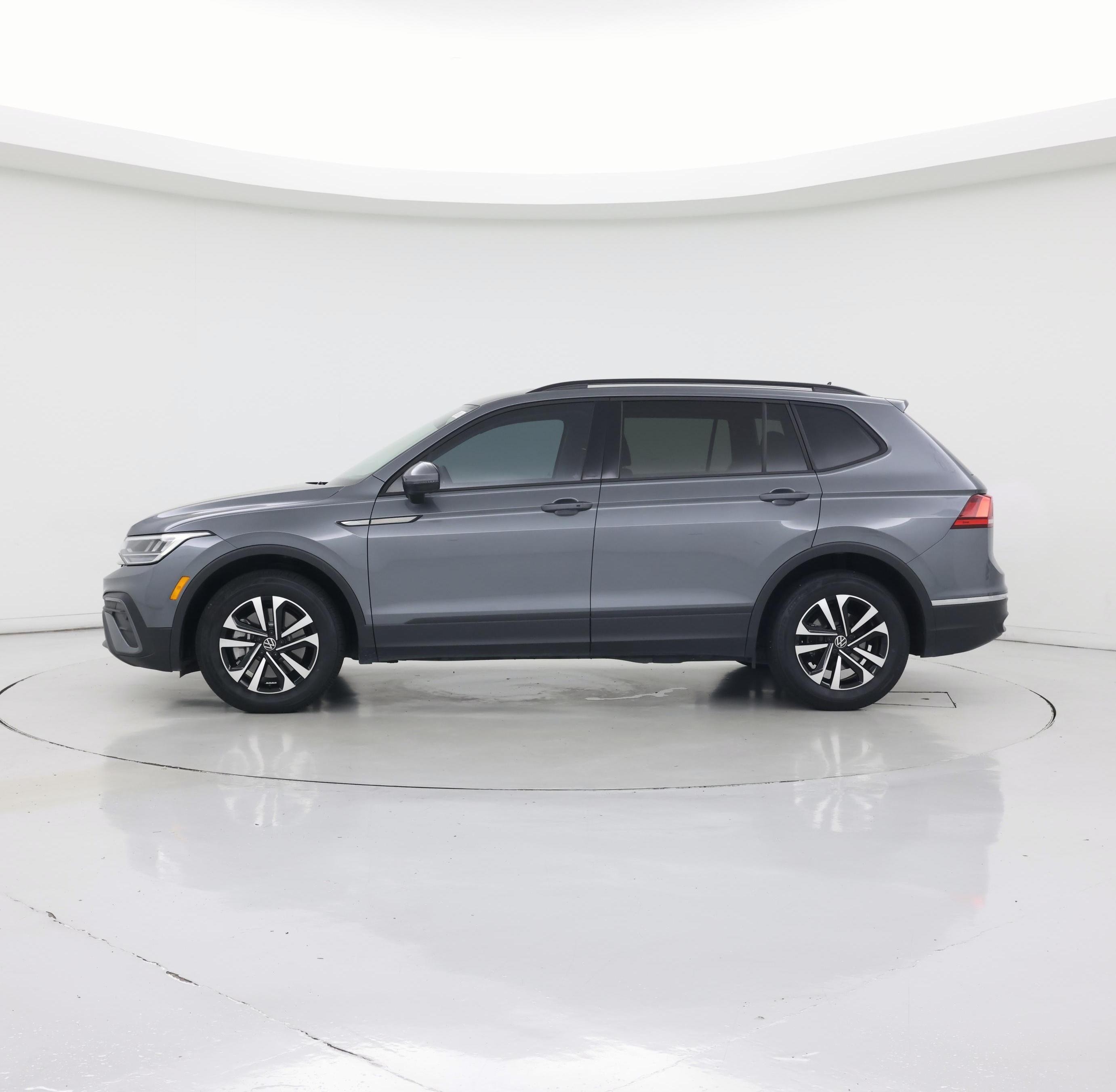 Thumbnail: 2023 Volkswagen Tiguan - 3