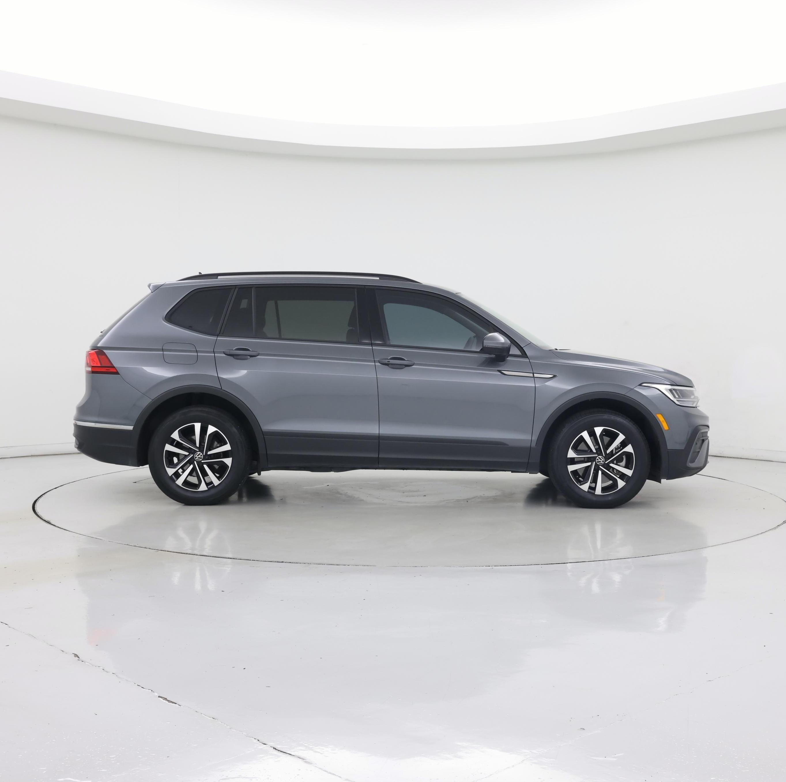 Thumbnail: 2023 Volkswagen Tiguan - 7