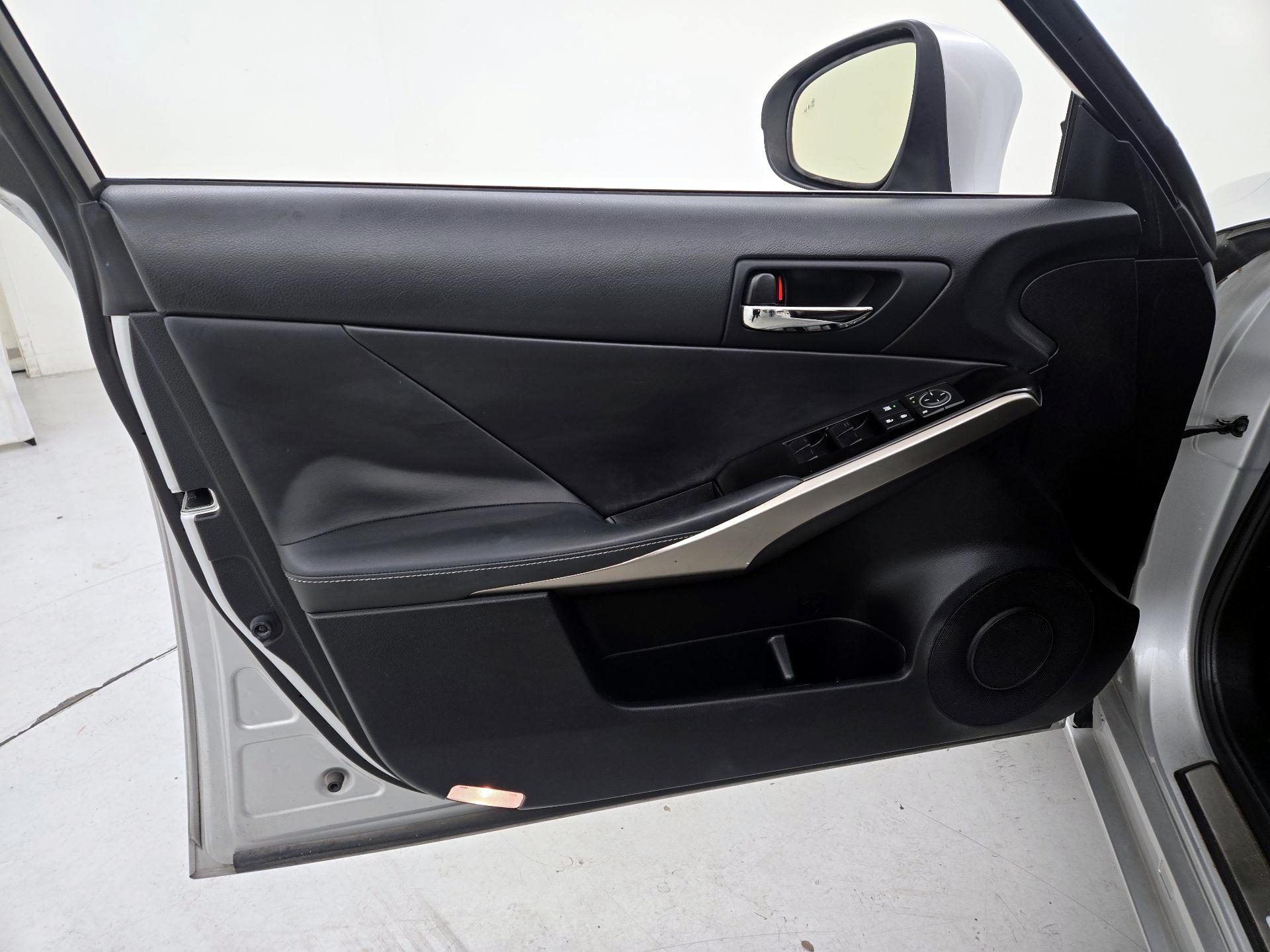 Thumbnail: 2014 Lexus IS - 12