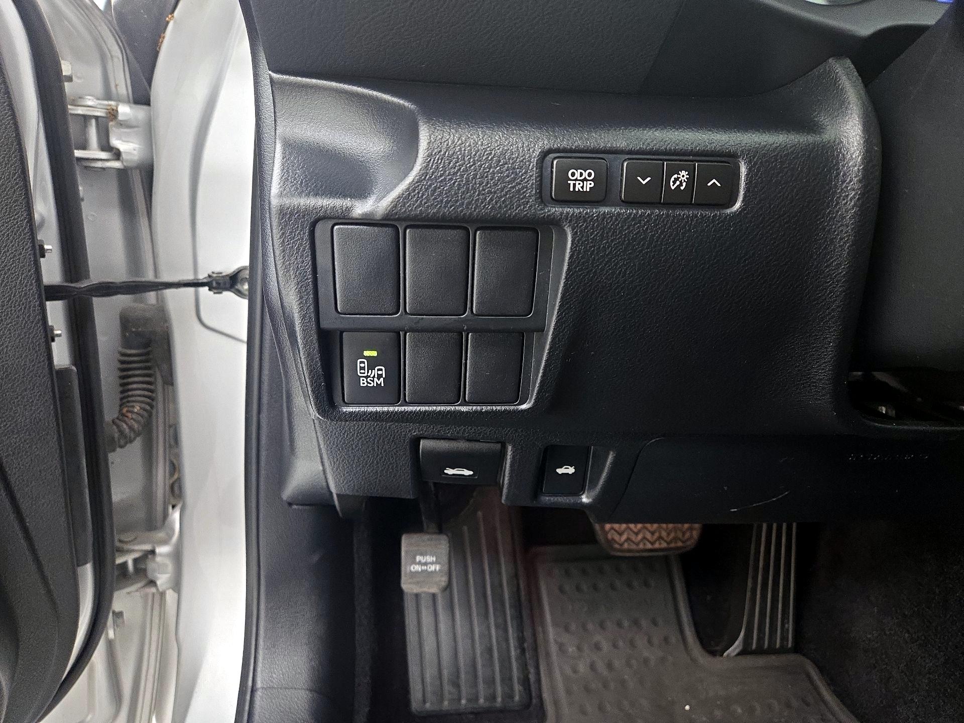 Thumbnail: 2014 Lexus IS - 13