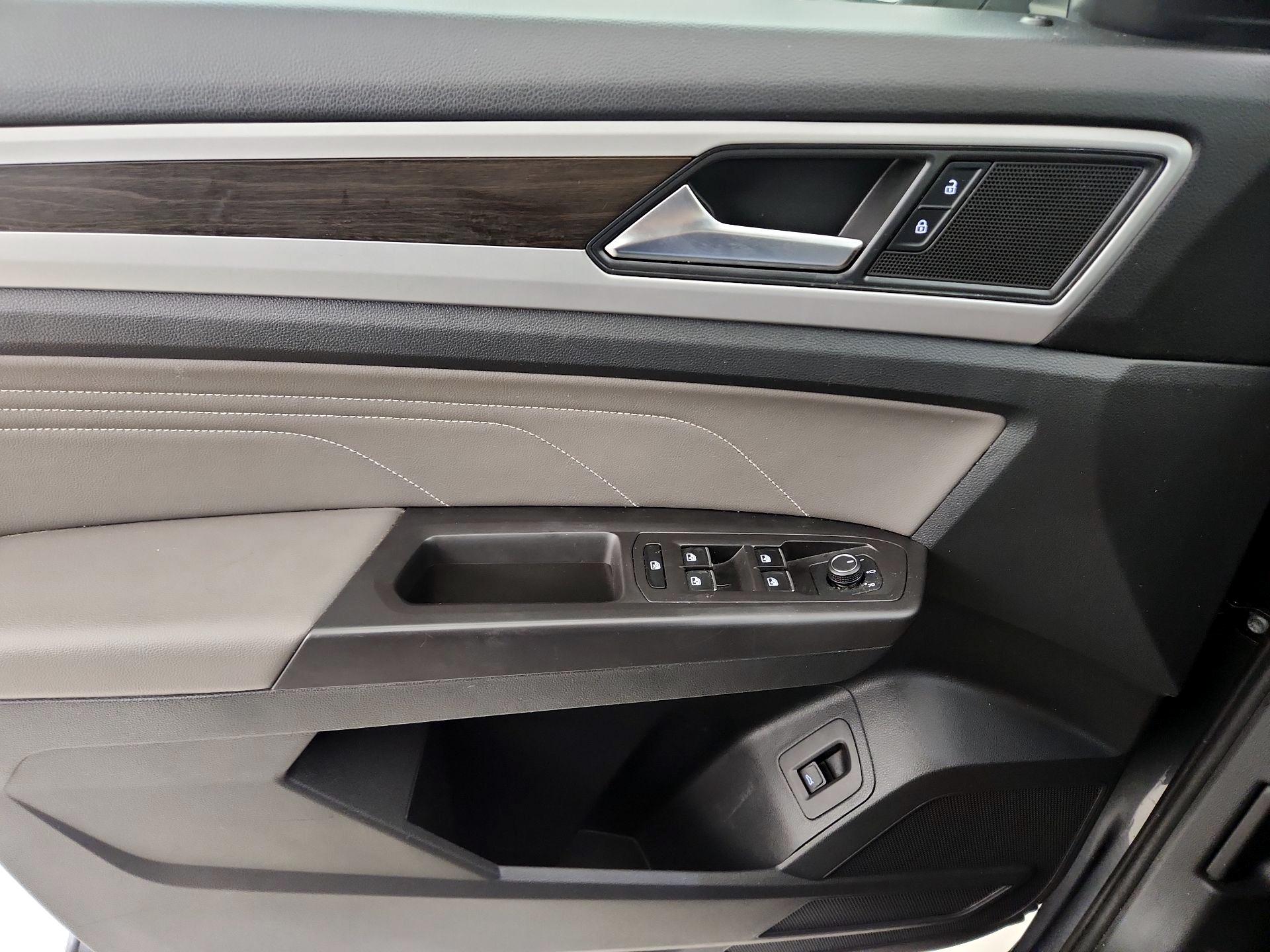 Thumbnail: 2023 Volkswagen Atlas - 12