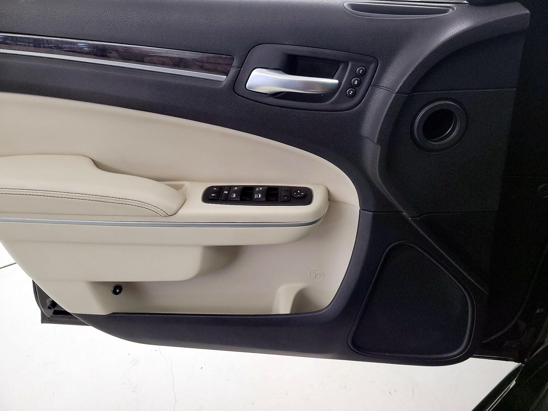 Thumbnail: 2022 Chrysler 300 - 12