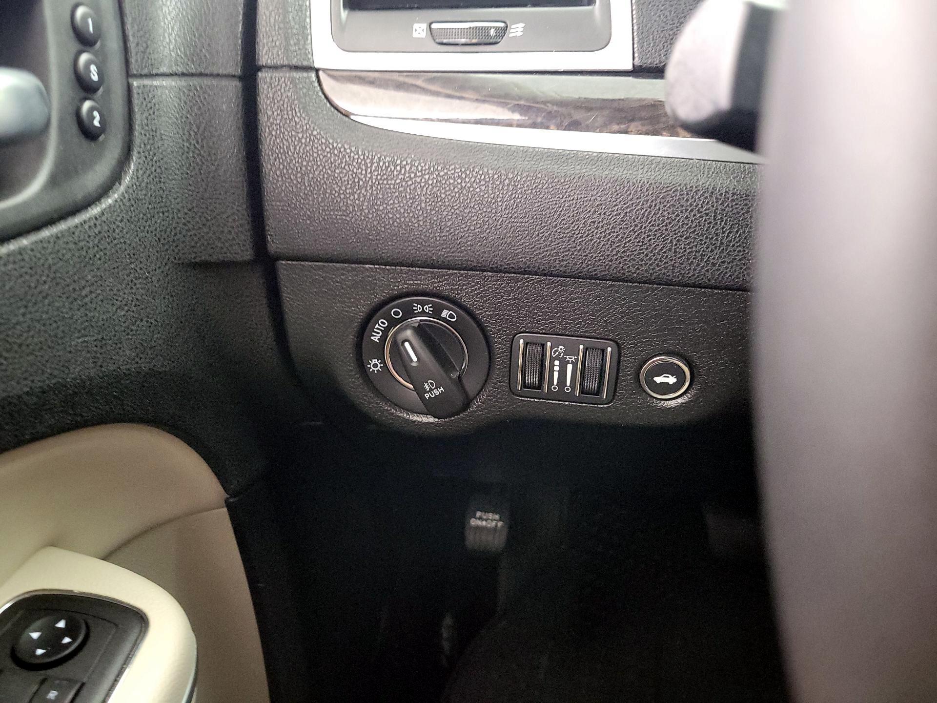 Thumbnail: 2022 Chrysler 300 - 14