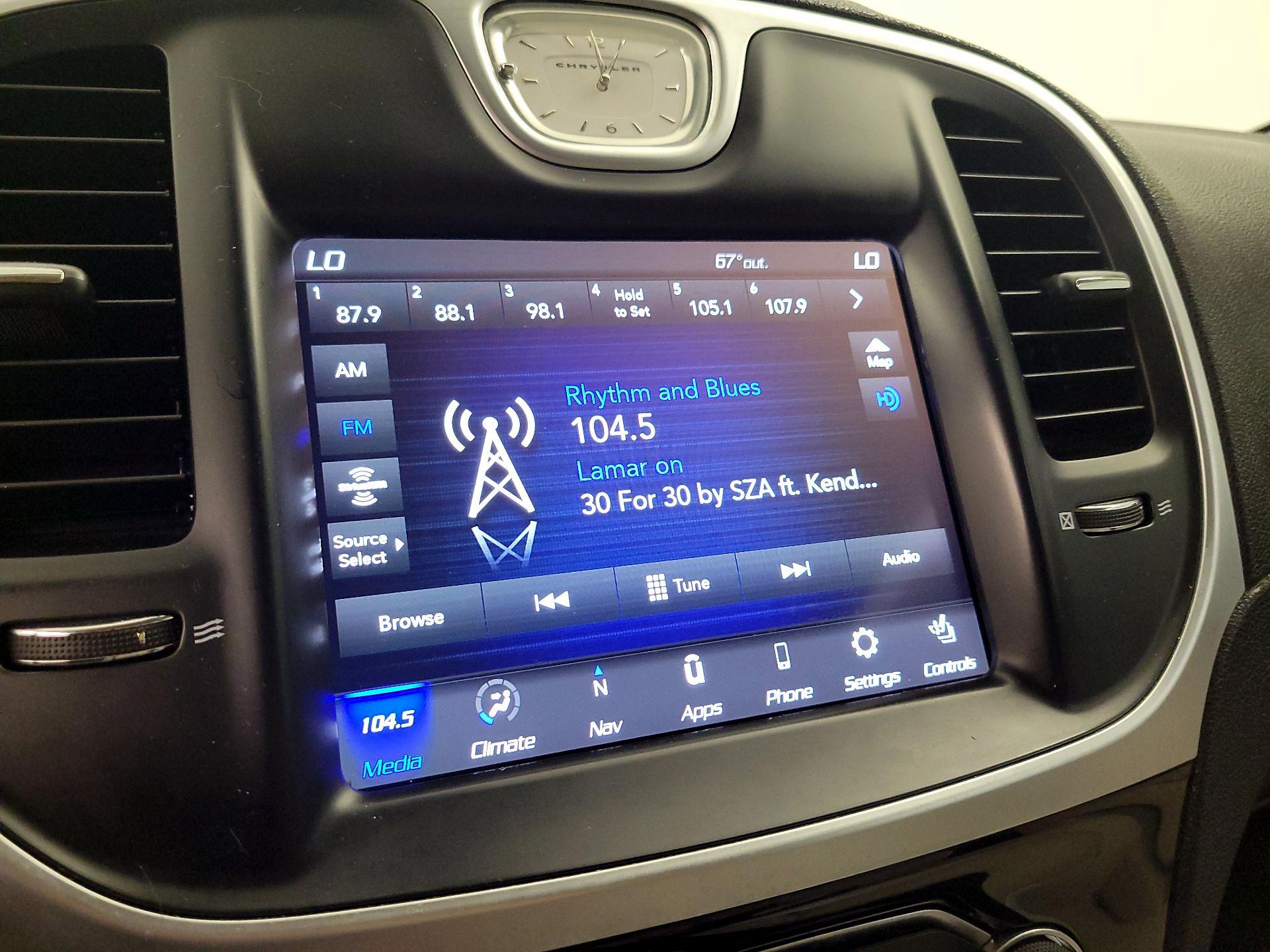 Thumbnail: 2022 Chrysler 300 - 16