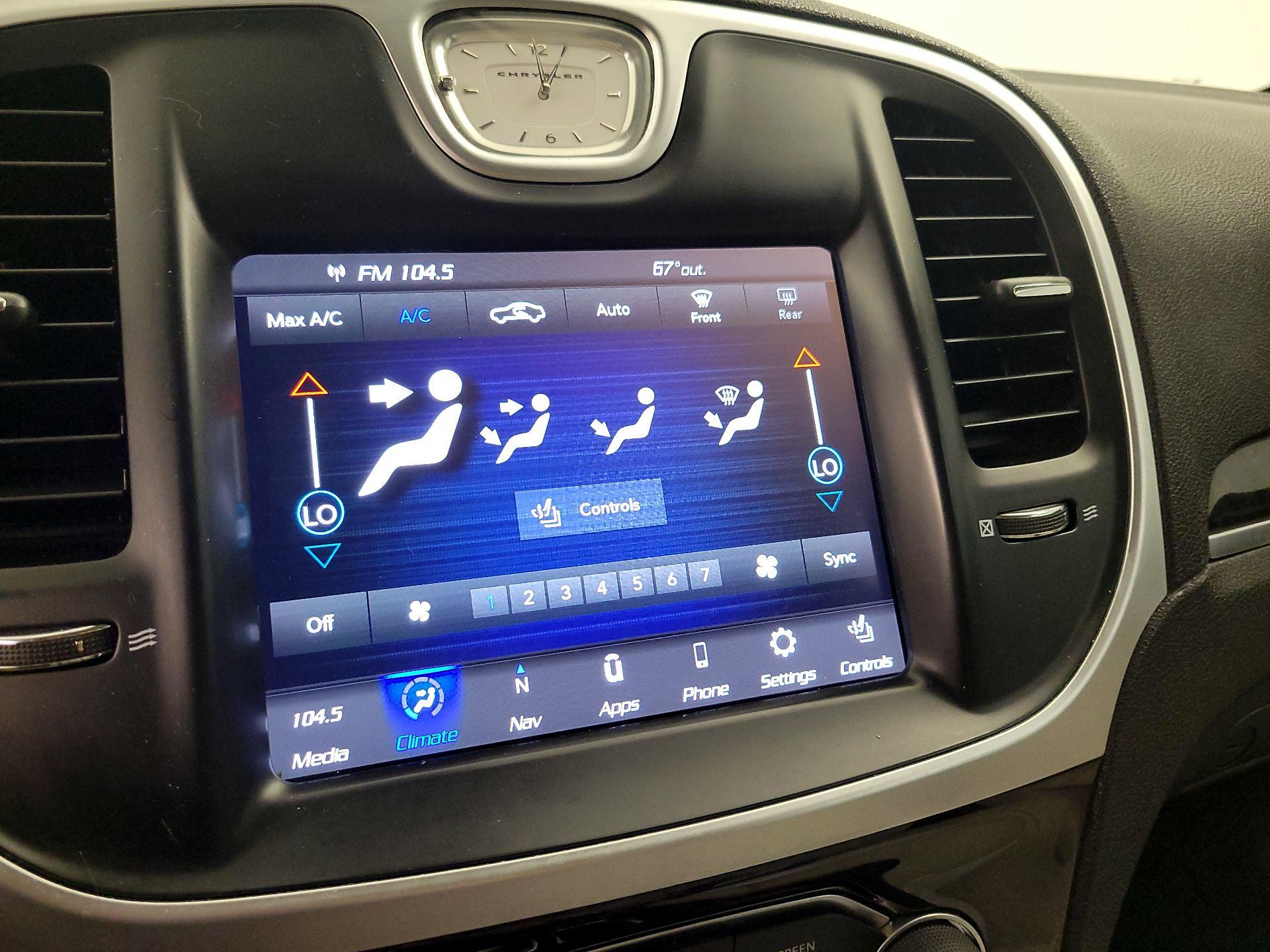 Thumbnail: 2022 Chrysler 300 - 17