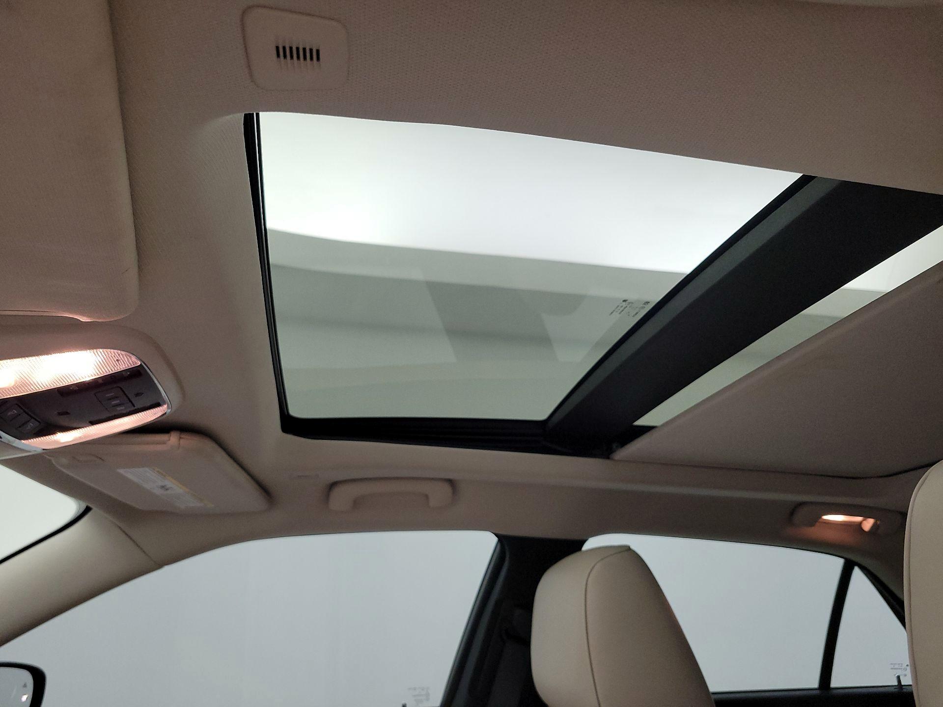 Thumbnail: 2022 Chrysler 300 - 19