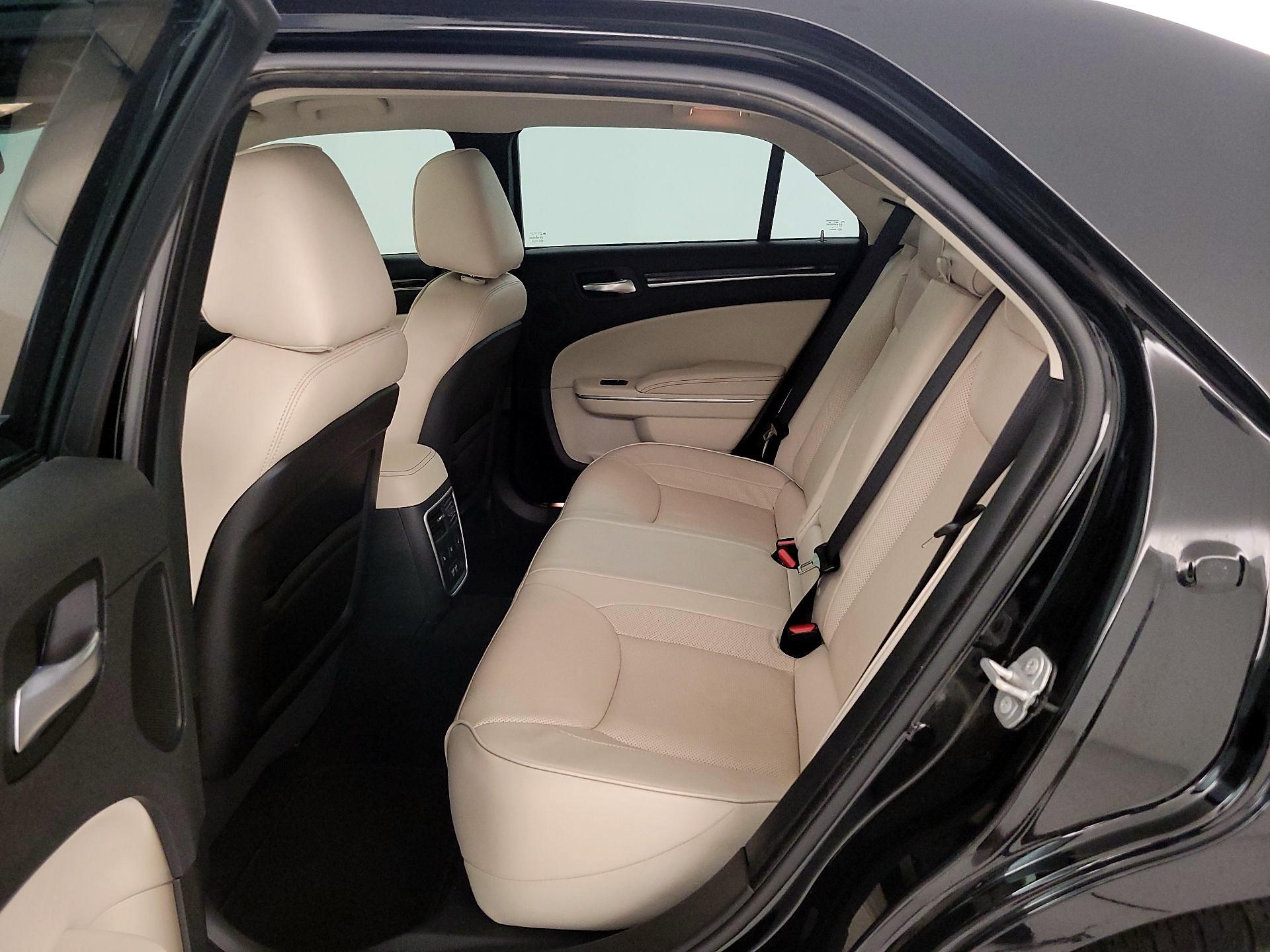 Thumbnail: 2022 Chrysler 300 - 20