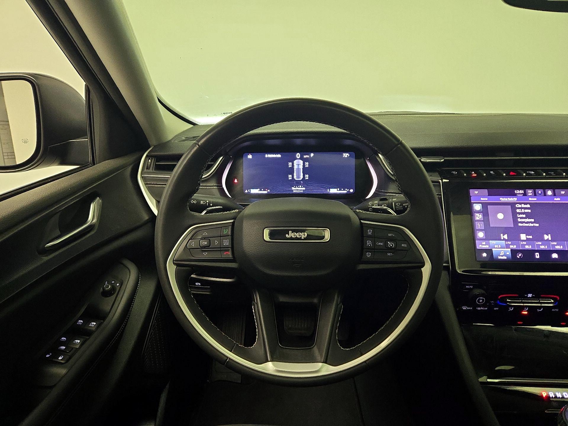 Thumbnail: 2023 Jeep Grand Cherokee - 10
