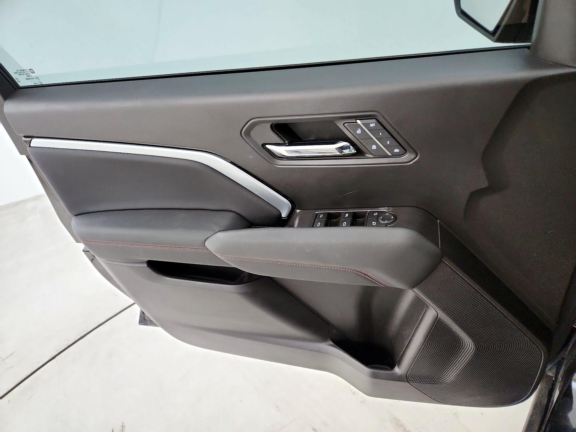 Thumbnail: 2023 Chevrolet Colorado - 12