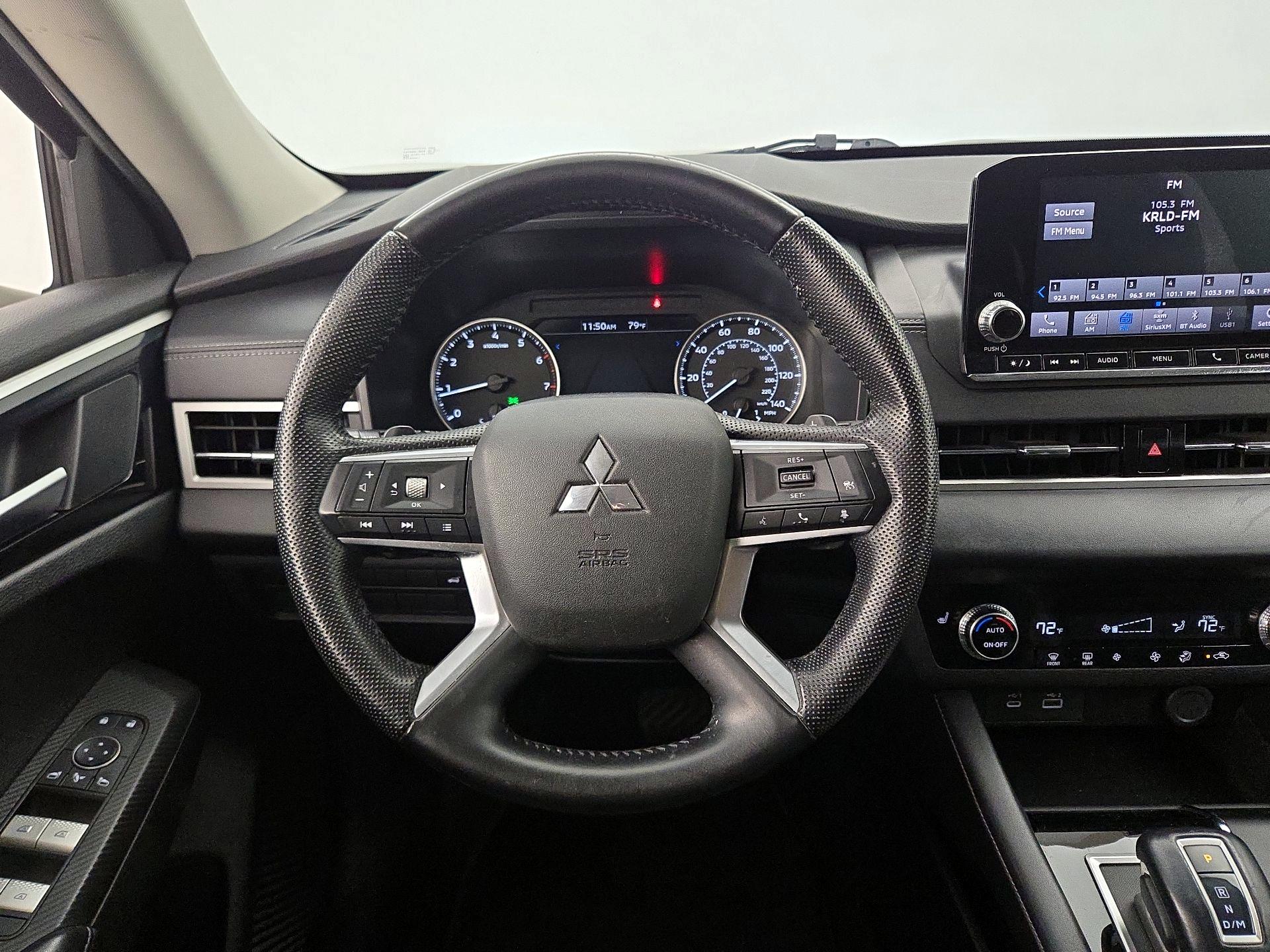 Thumbnail: 2023 Mitsubishi Outlander - 10