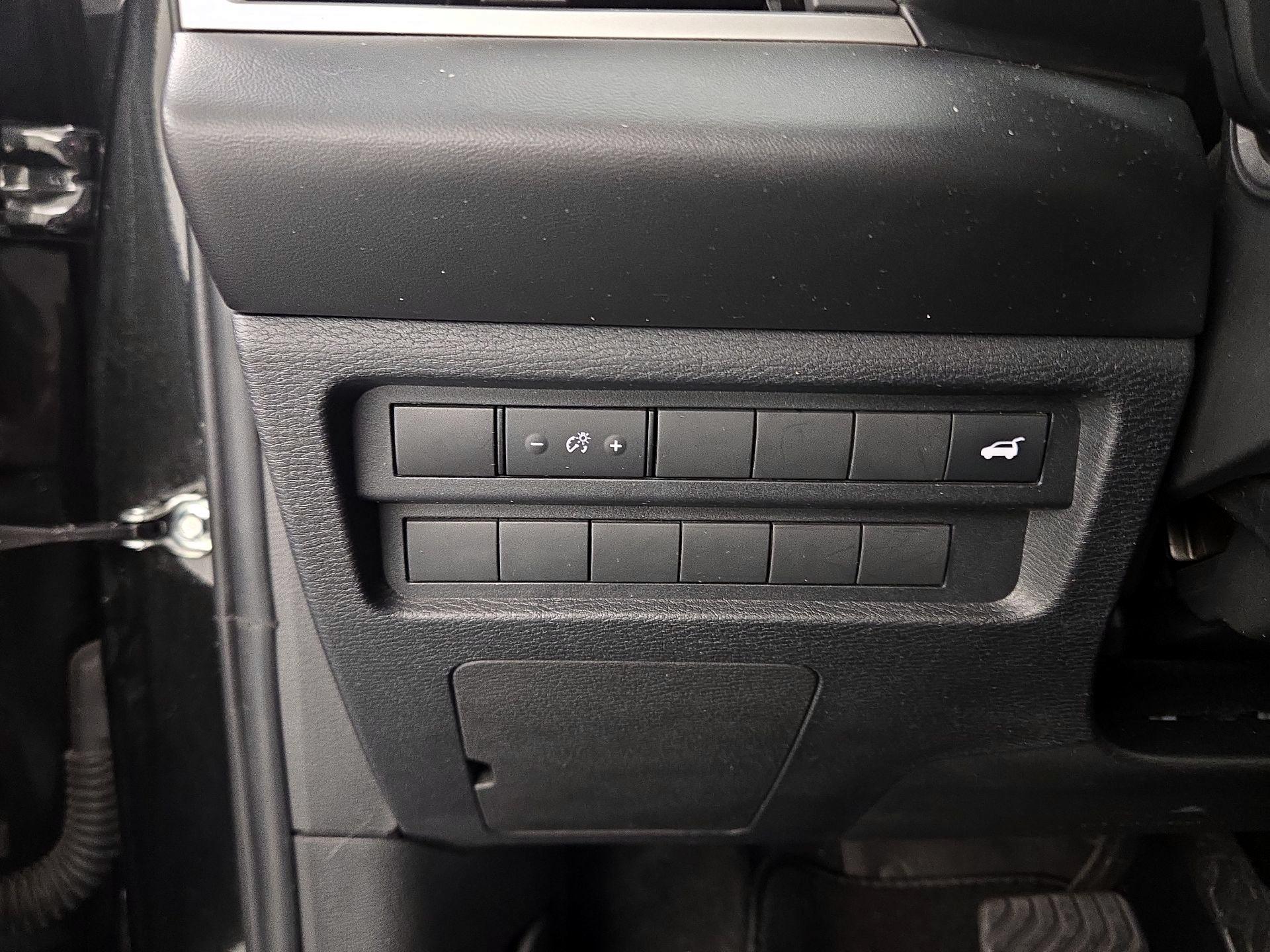 Thumbnail: 2023 Mitsubishi Outlander - 13