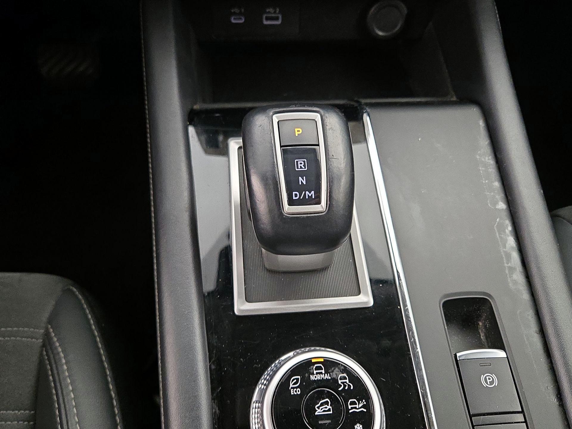 Thumbnail: 2023 Mitsubishi Outlander - 17