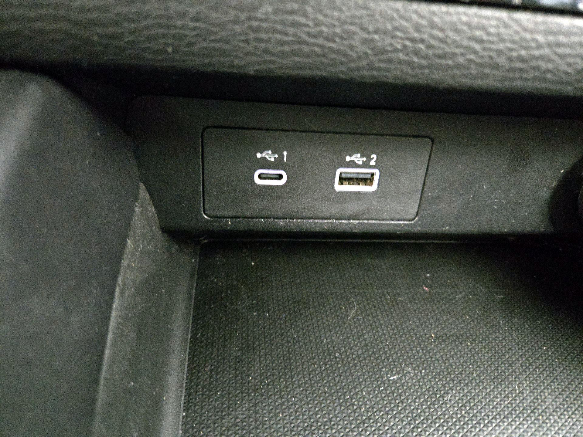 Thumbnail: 2023 Mitsubishi Outlander - 18