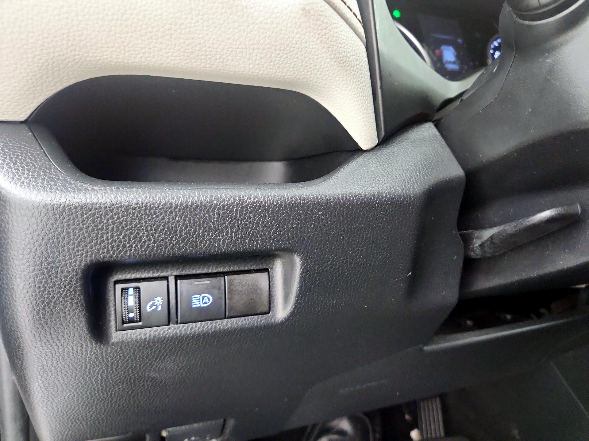 Thumbnail: 2020 Toyota RAV4 - 13