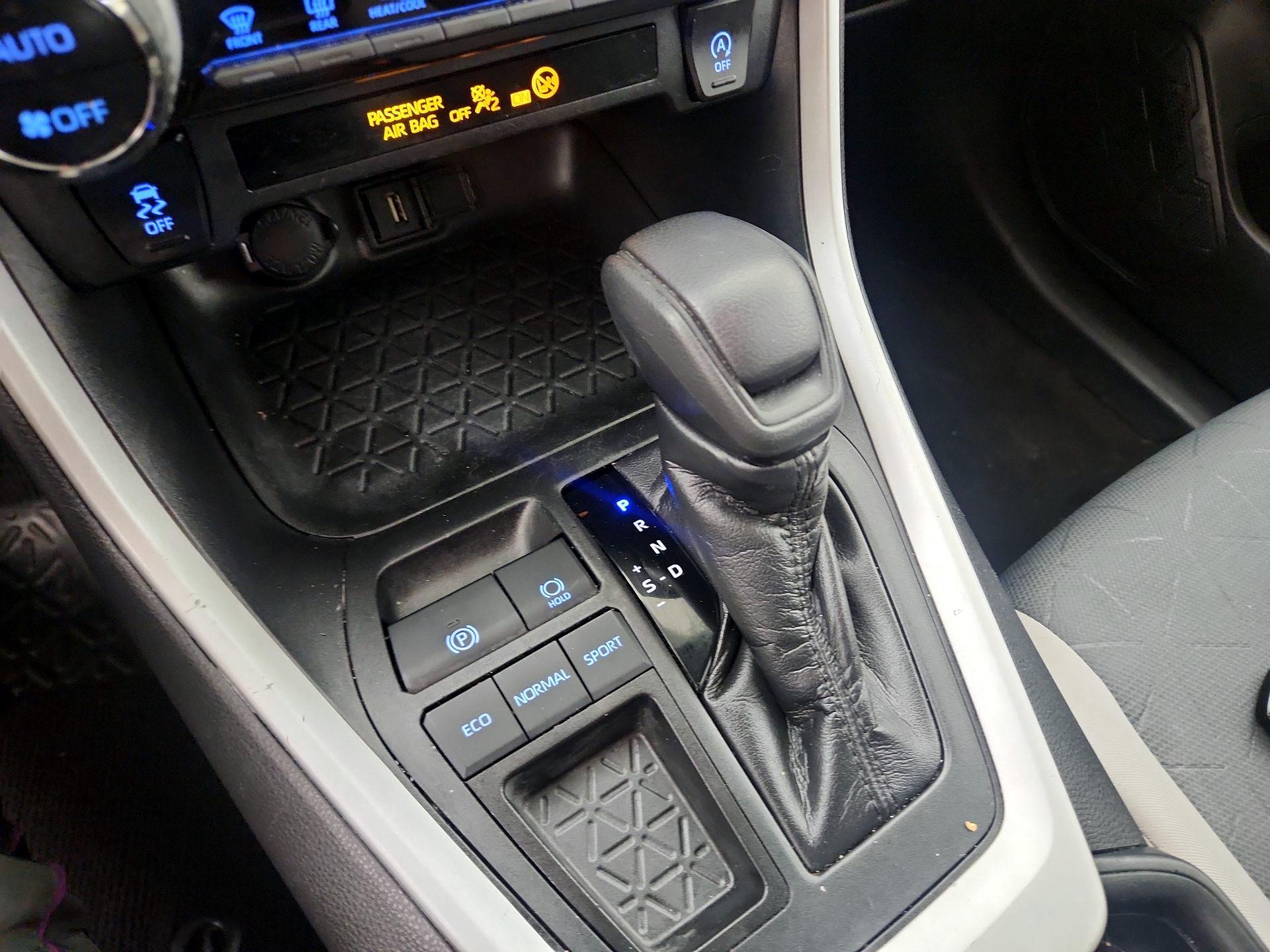 Thumbnail: 2020 Toyota RAV4 - 17