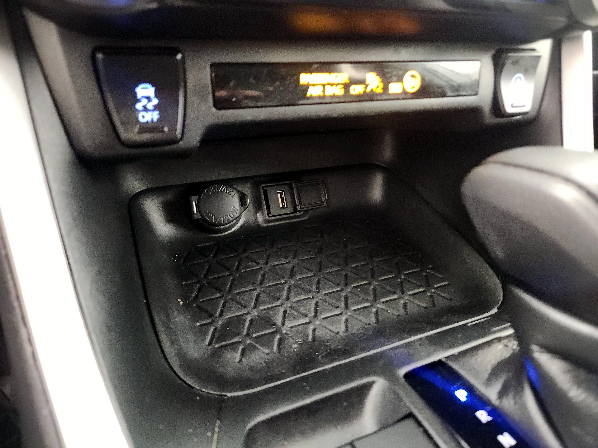 Thumbnail: 2020 Toyota RAV4 - 18