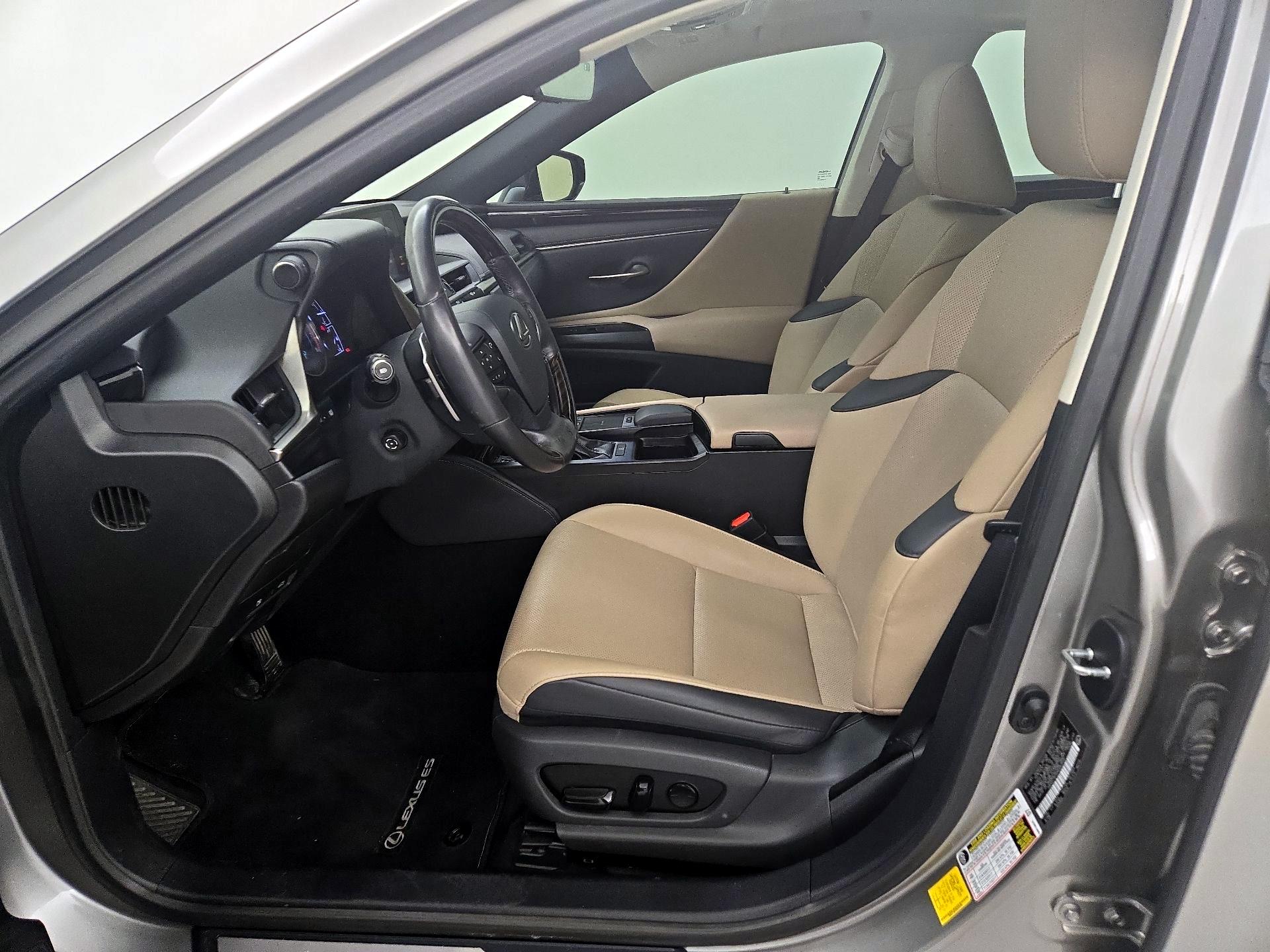 Thumbnail: 2021 Lexus ES - 11