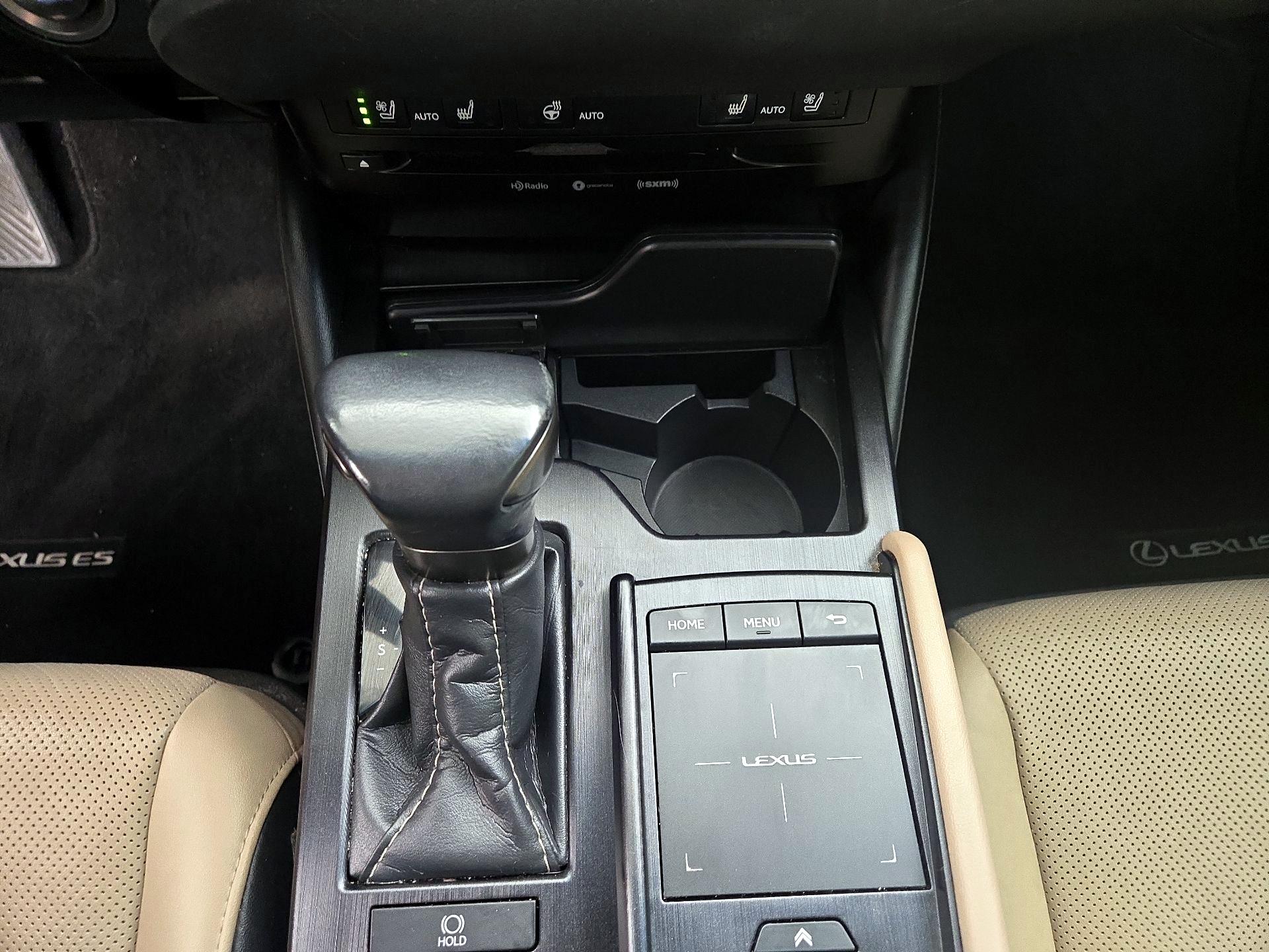 Thumbnail: 2021 Lexus ES - 16