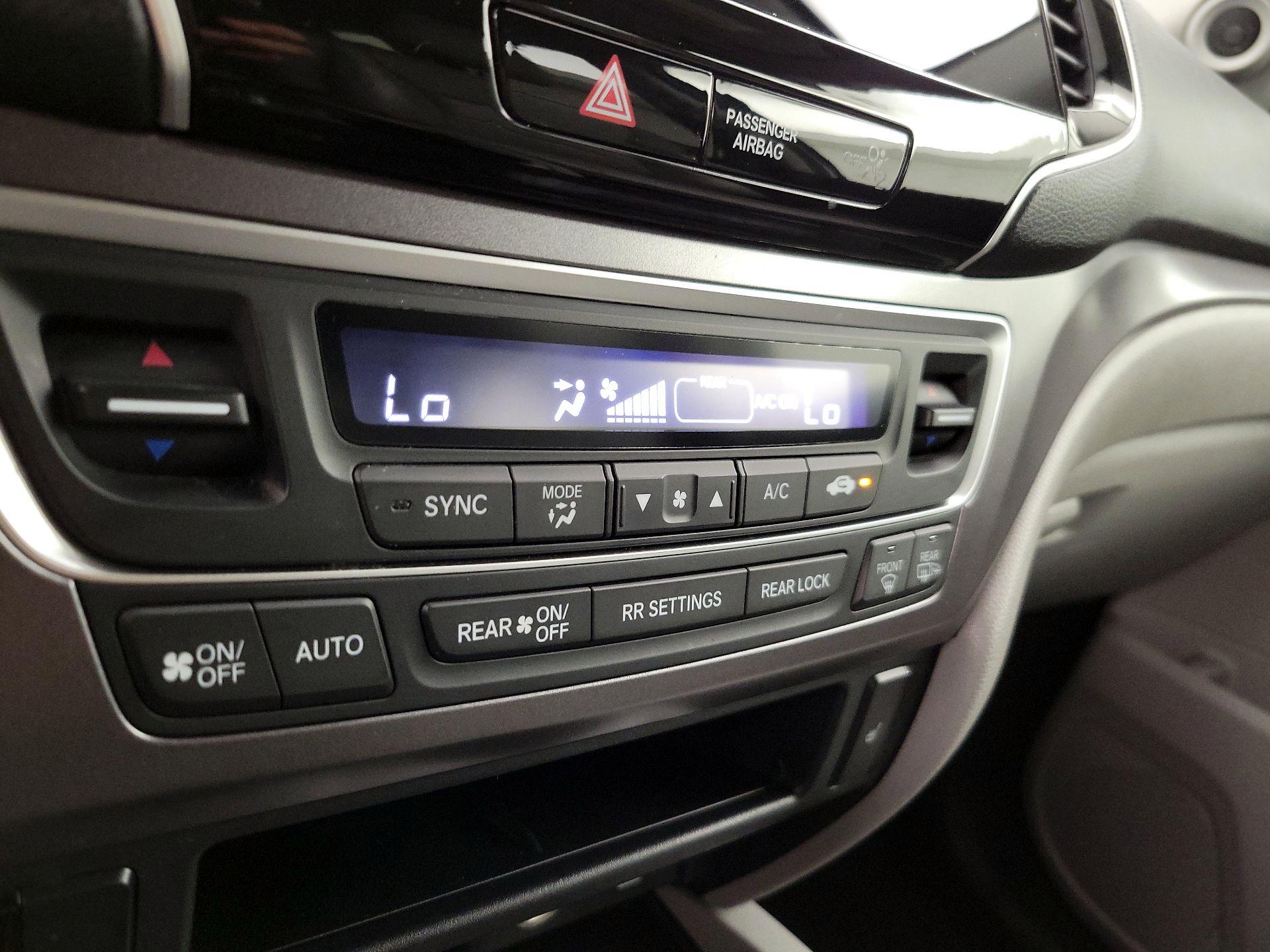 Thumbnail: 2020 Honda Pilot - 16