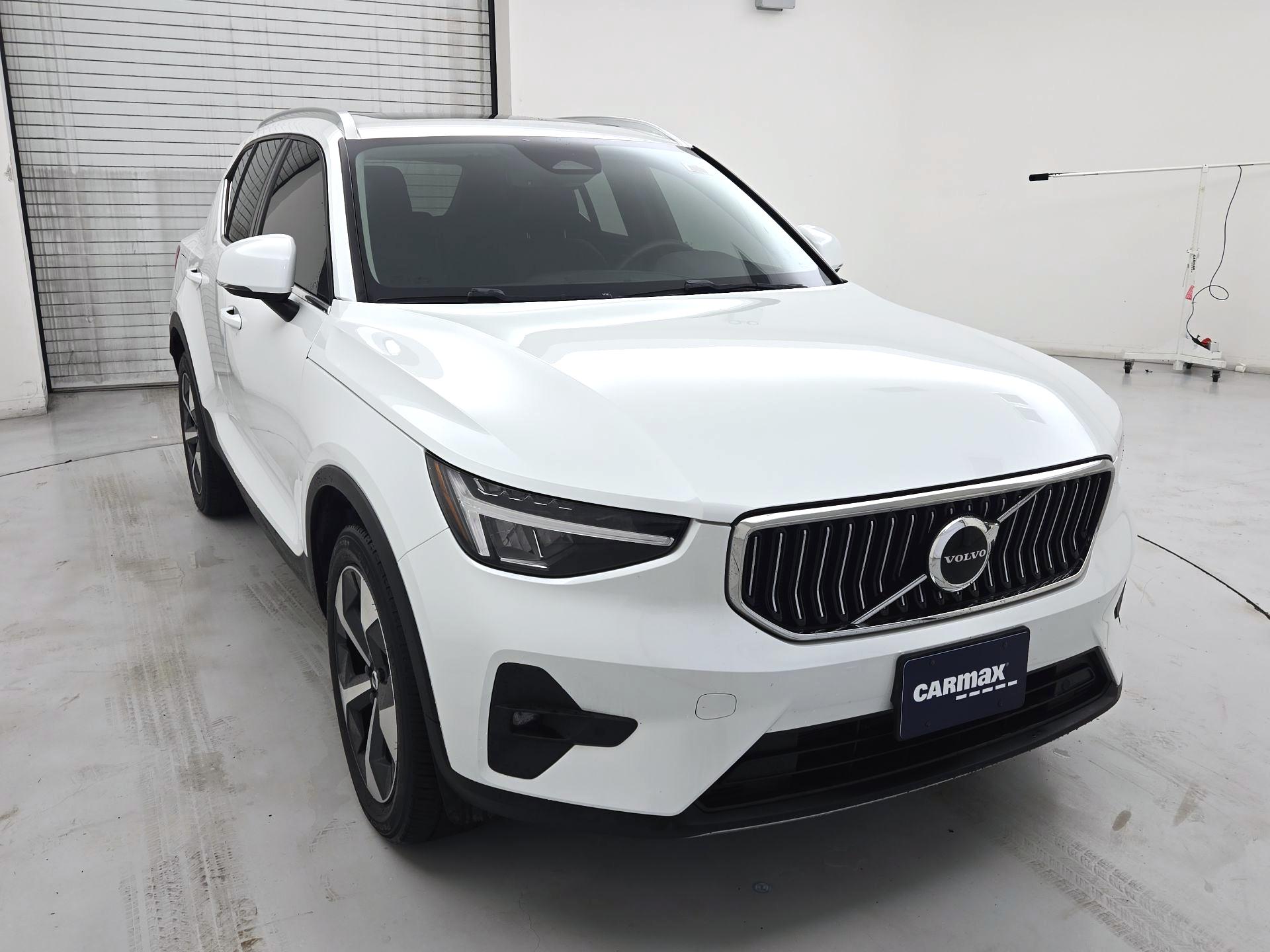 Thumbnail: 2023 Volvo XC40 - 1