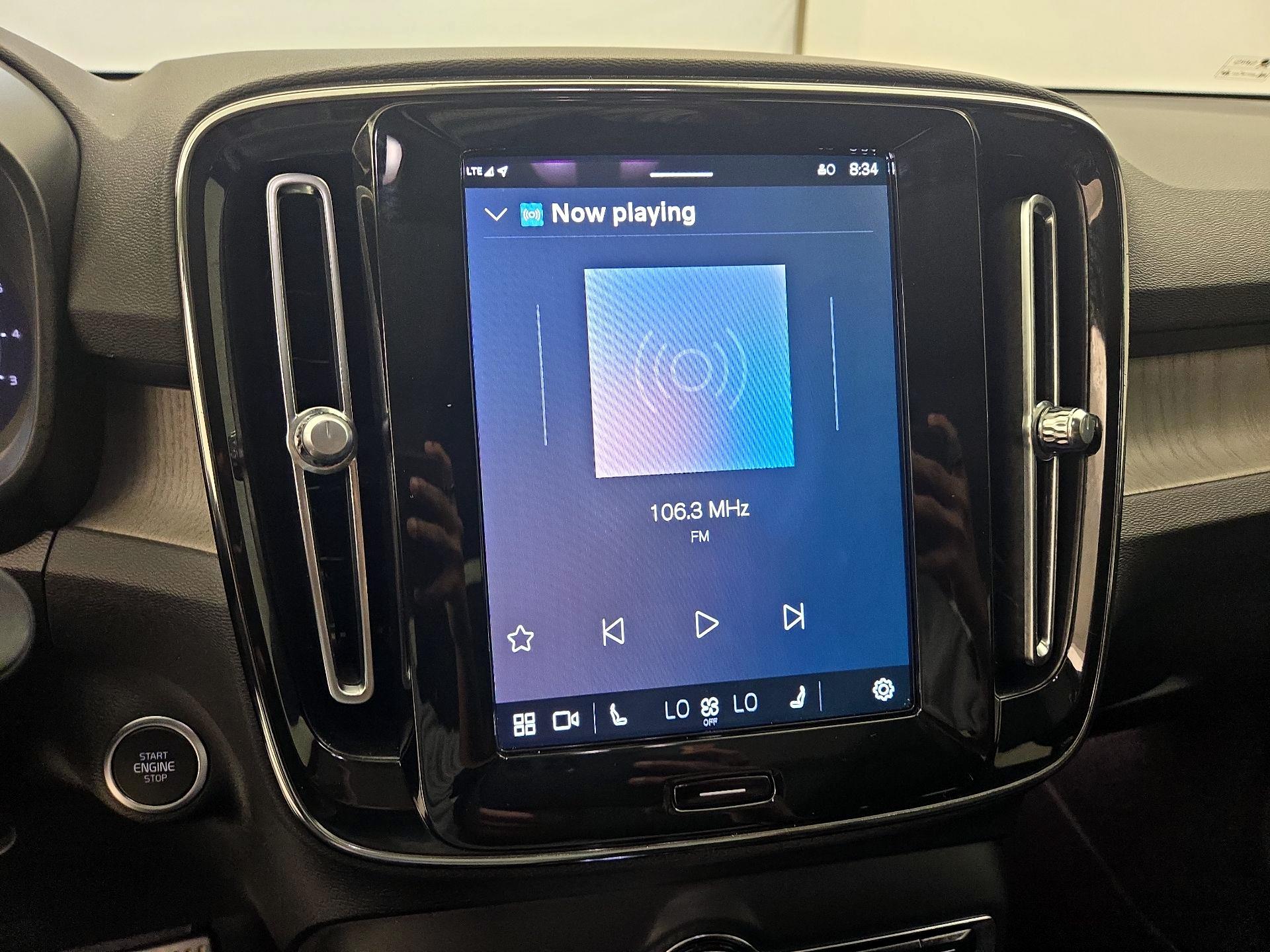 Thumbnail: 2023 Volvo XC40 - 14