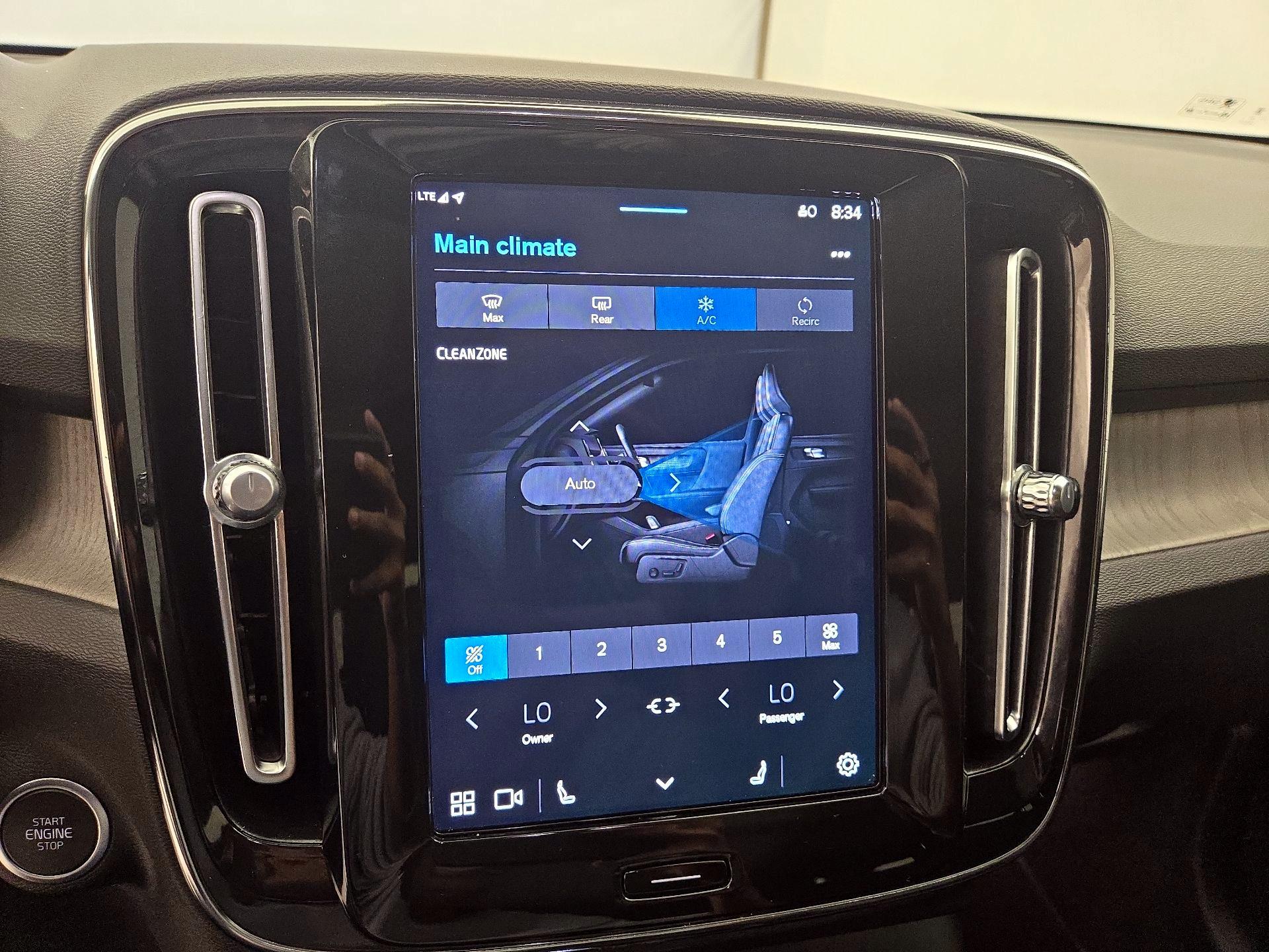 Thumbnail: 2023 Volvo XC40 - 15