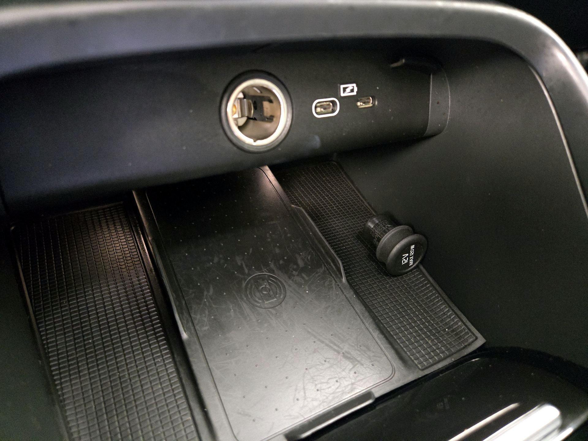 Thumbnail: 2023 Volvo XC40 - 17