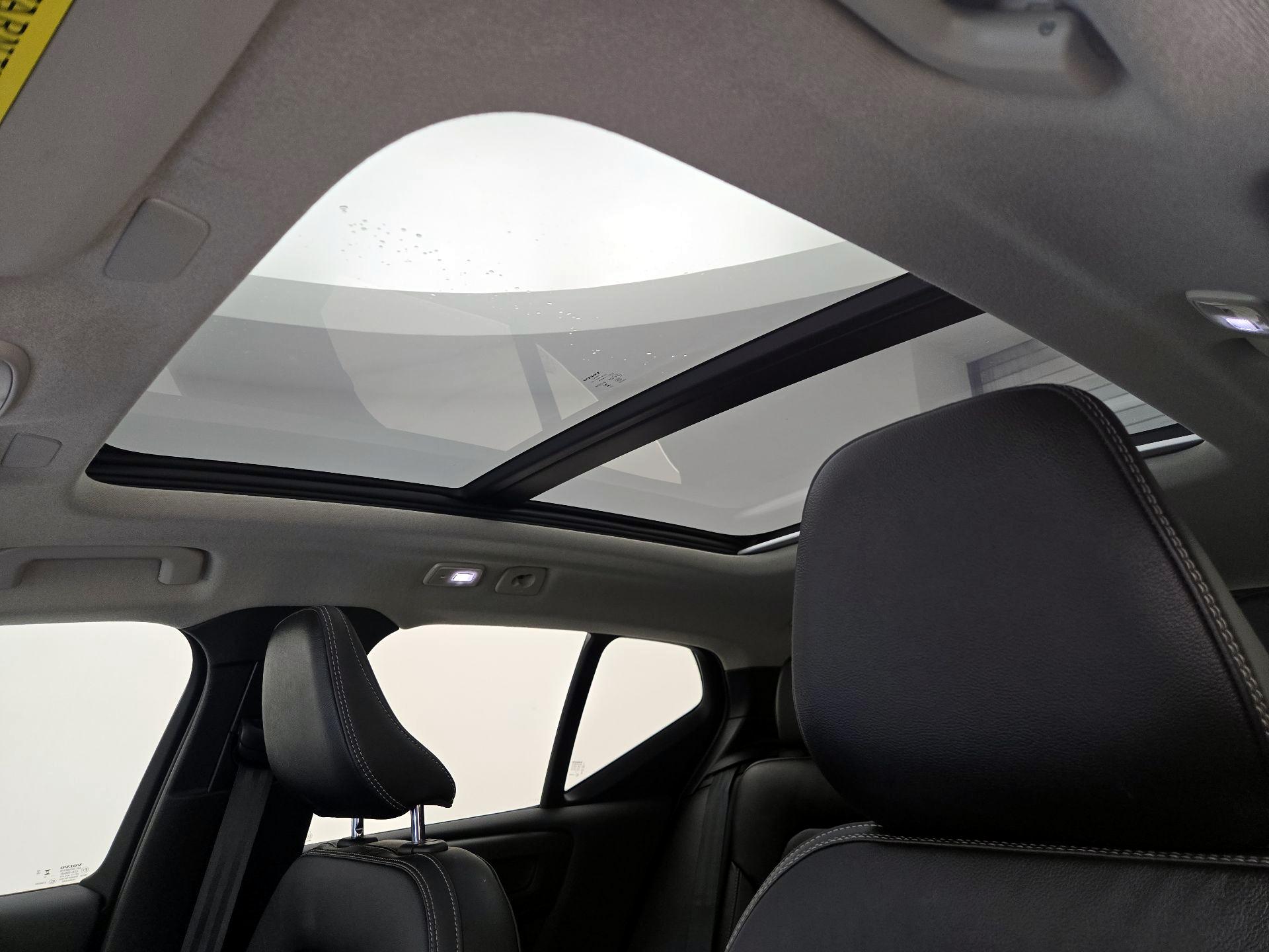 Thumbnail: 2023 Volvo XC40 - 18