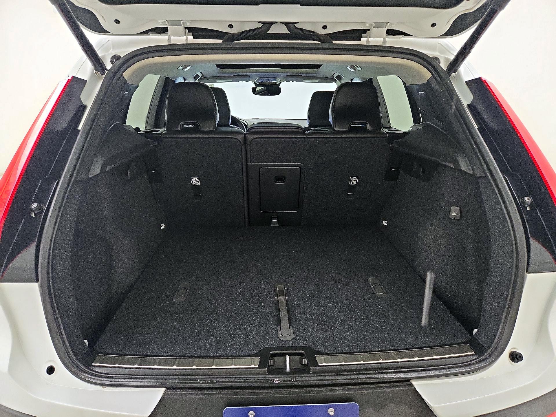 Thumbnail: 2023 Volvo XC40 - 20