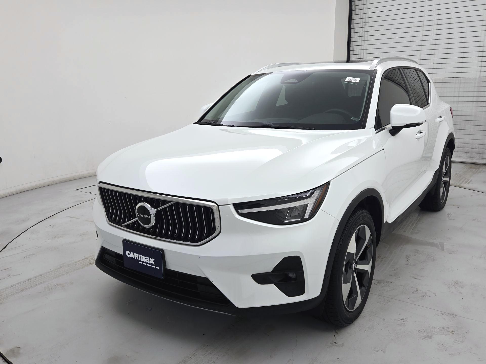 Thumbnail: 2023 Volvo XC40 - 3