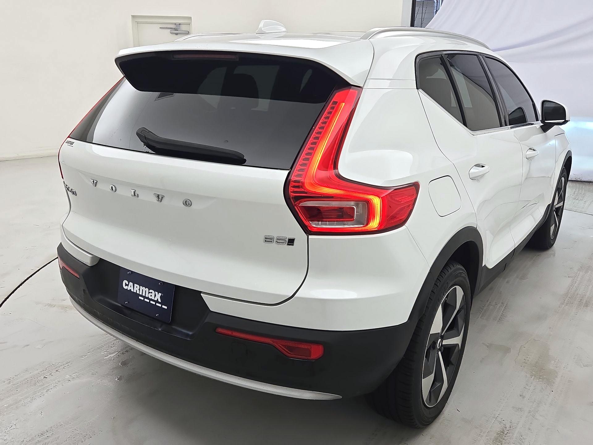 Thumbnail: 2023 Volvo XC40 - 5
