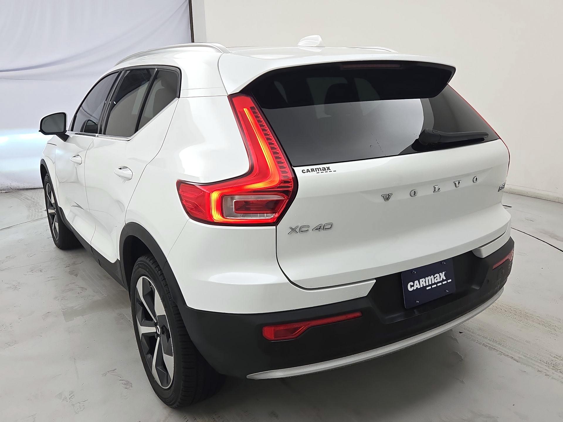 Thumbnail: 2023 Volvo XC40 - 7