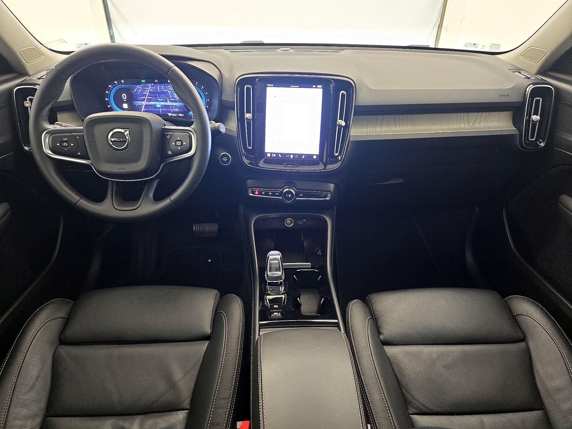 Thumbnail: 2023 Volvo XC40 - 8