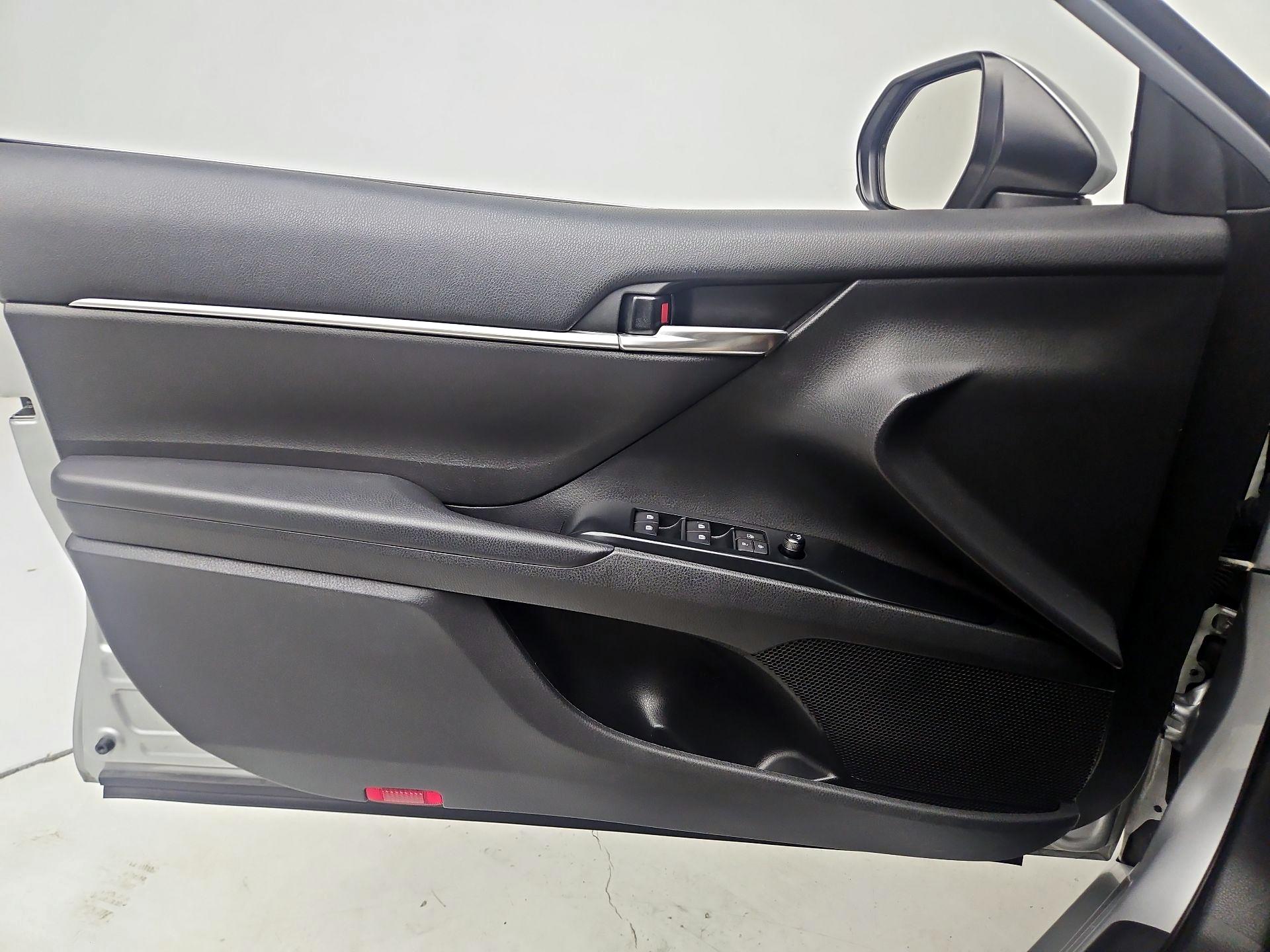 Thumbnail: 2020 Toyota Camry - 12