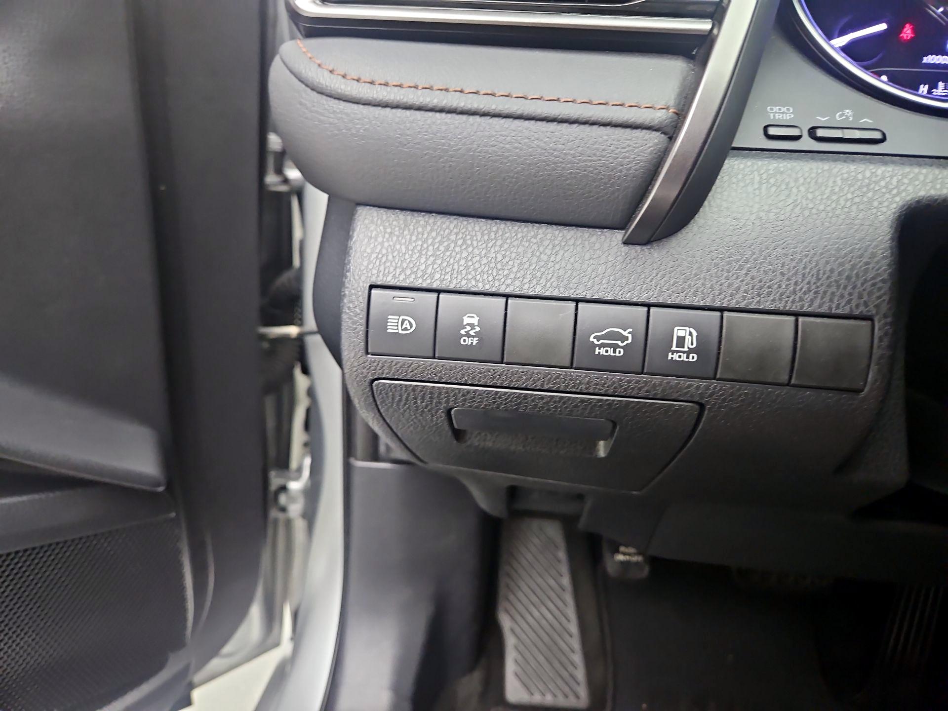 Thumbnail: 2020 Toyota Camry - 13