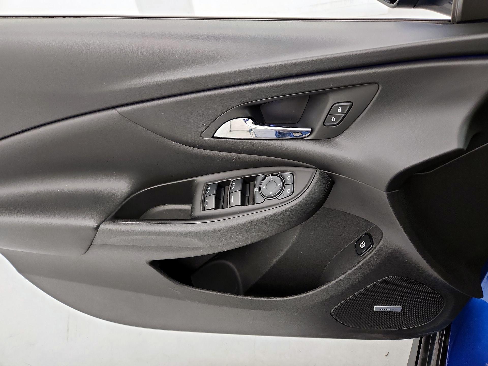 Thumbnail: 2016 Chevrolet Volt - 12