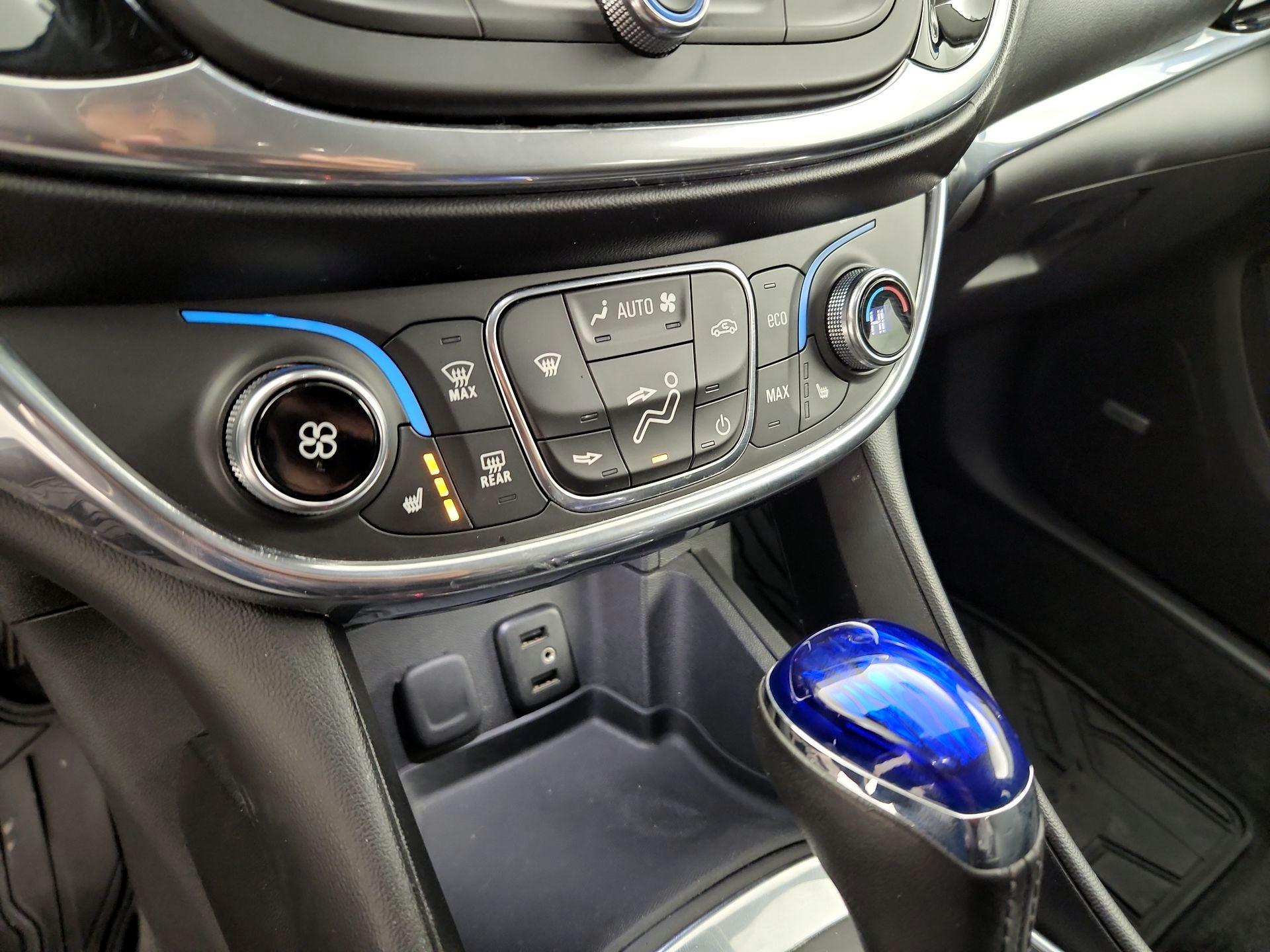 Thumbnail: 2016 Chevrolet Volt - 16