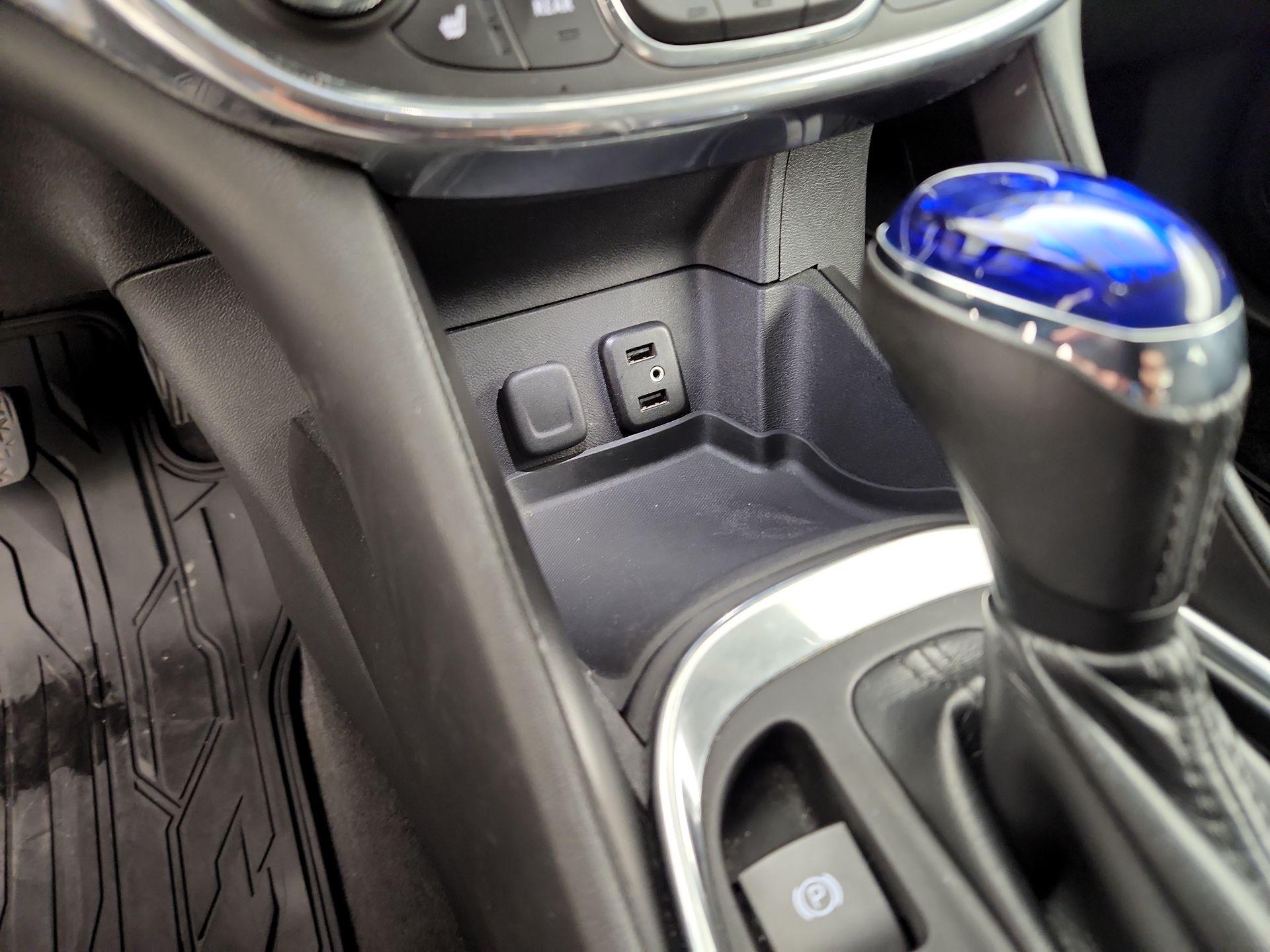 Thumbnail: 2016 Chevrolet Volt - 18