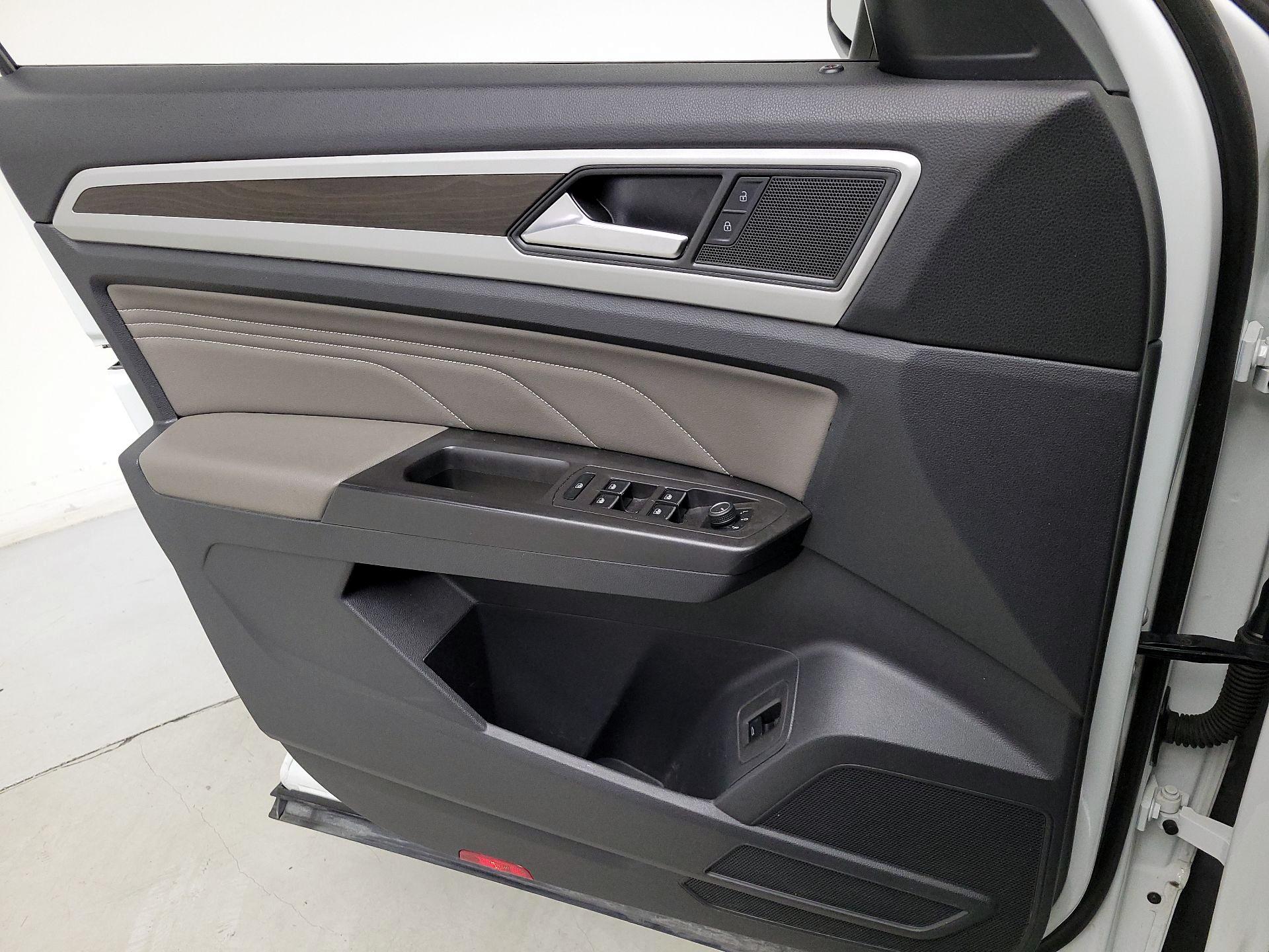 Thumbnail: 2023 Volkswagen Atlas - 12