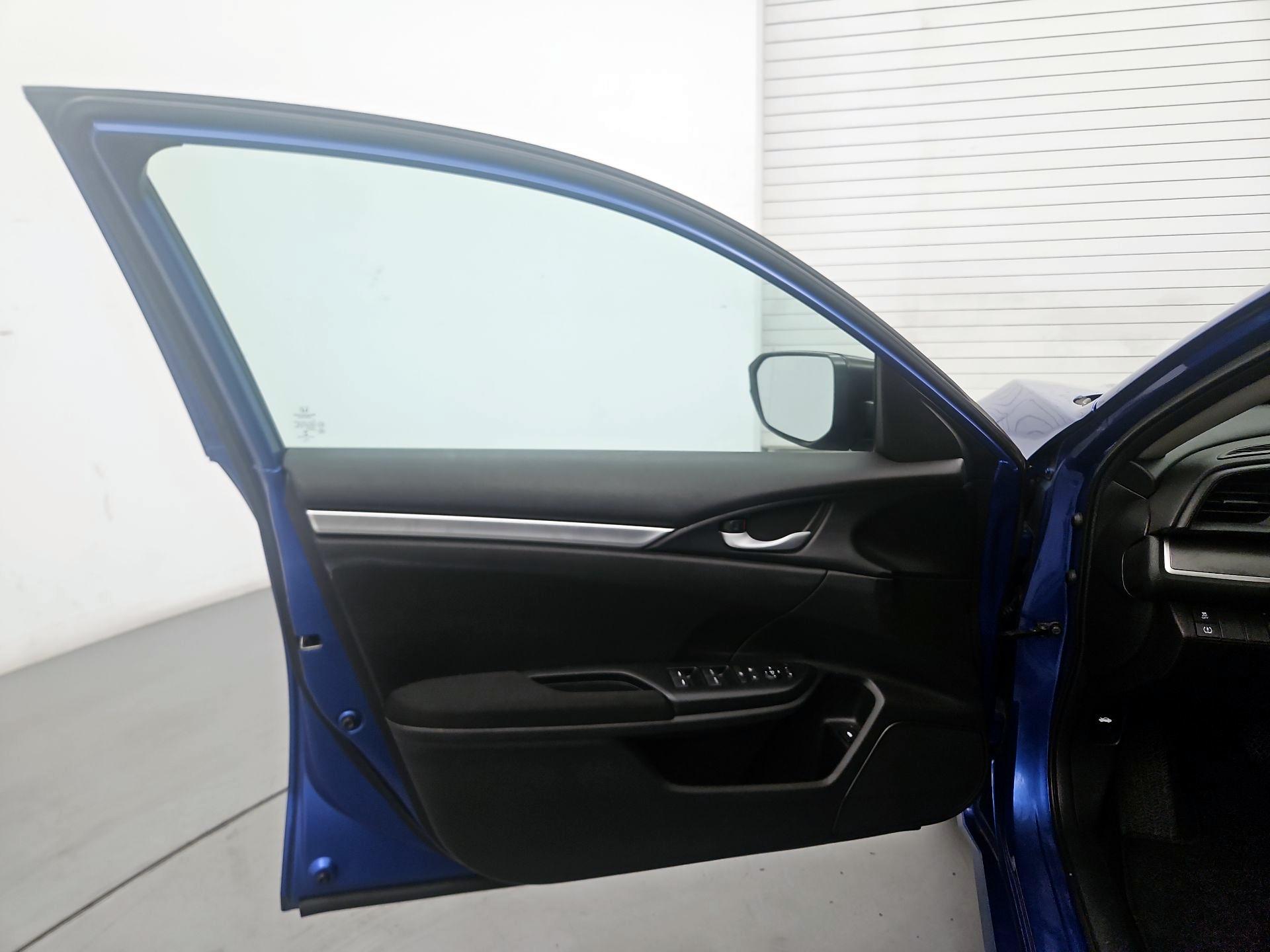 Thumbnail: 2016 Honda Civic - 12