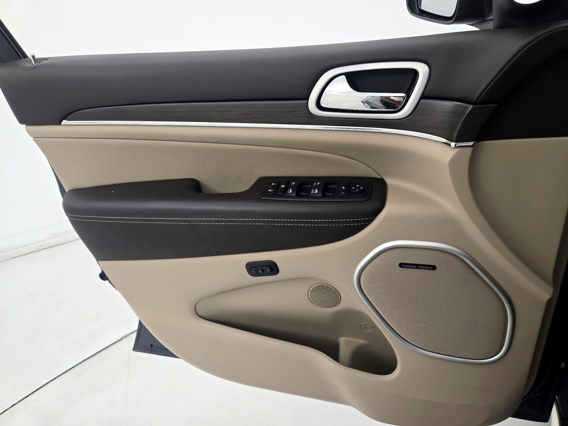 Thumbnail: 2020 Jeep Grand Cherokee - 12