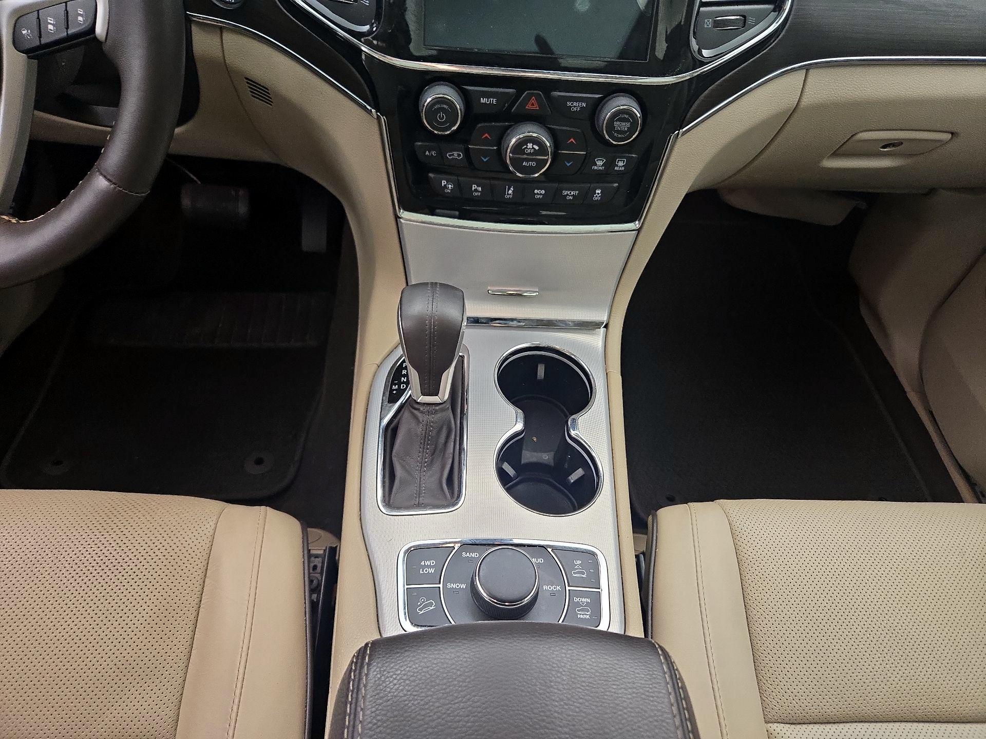 Thumbnail: 2020 Jeep Grand Cherokee - 18