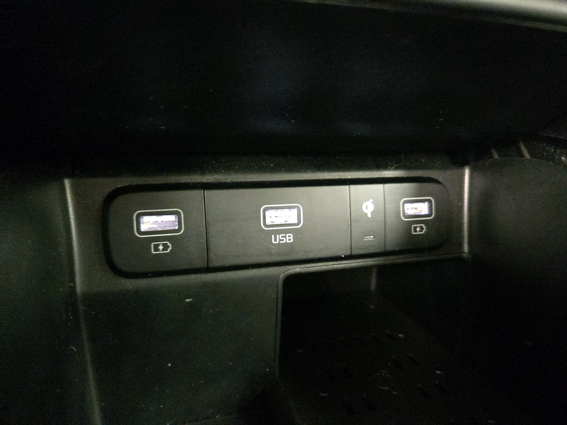 Thumbnail: 2022 Kia Sorento - 19