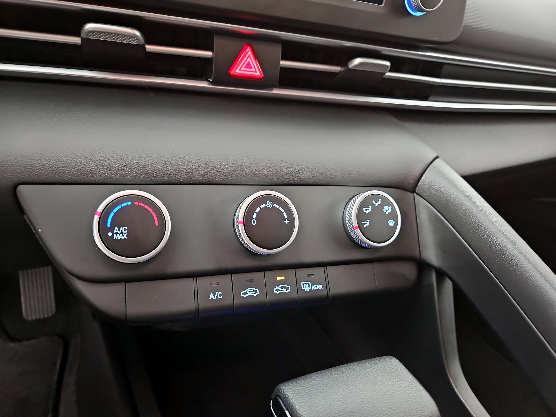 Thumbnail: 2025 Hyundai Elantra - 16