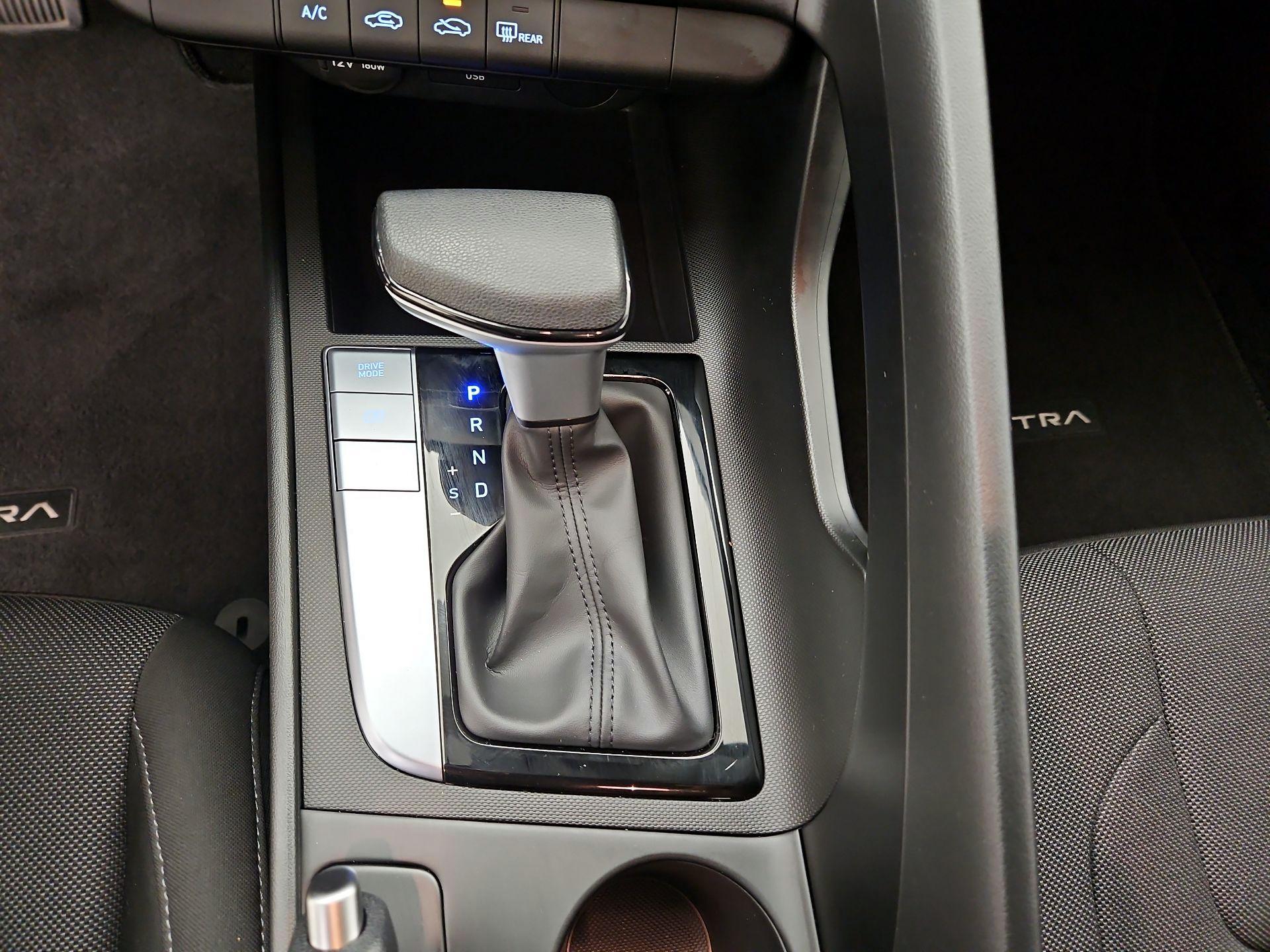 Thumbnail: 2025 Hyundai Elantra - 17