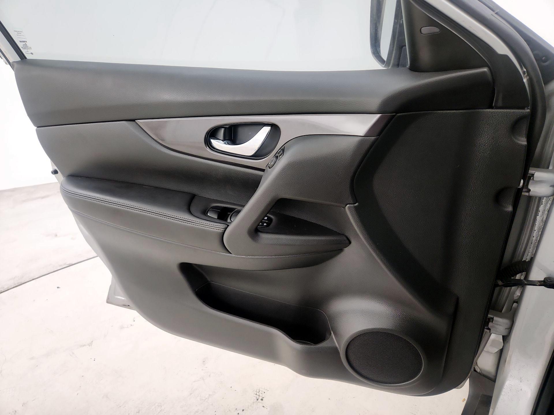 Thumbnail: 2019 Nissan Rogue - 12