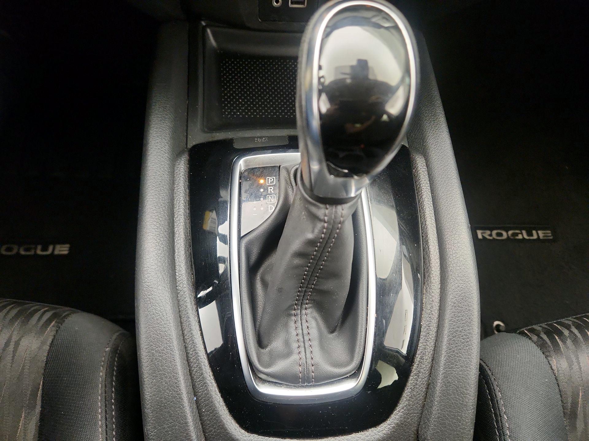 Thumbnail: 2019 Nissan Rogue - 17