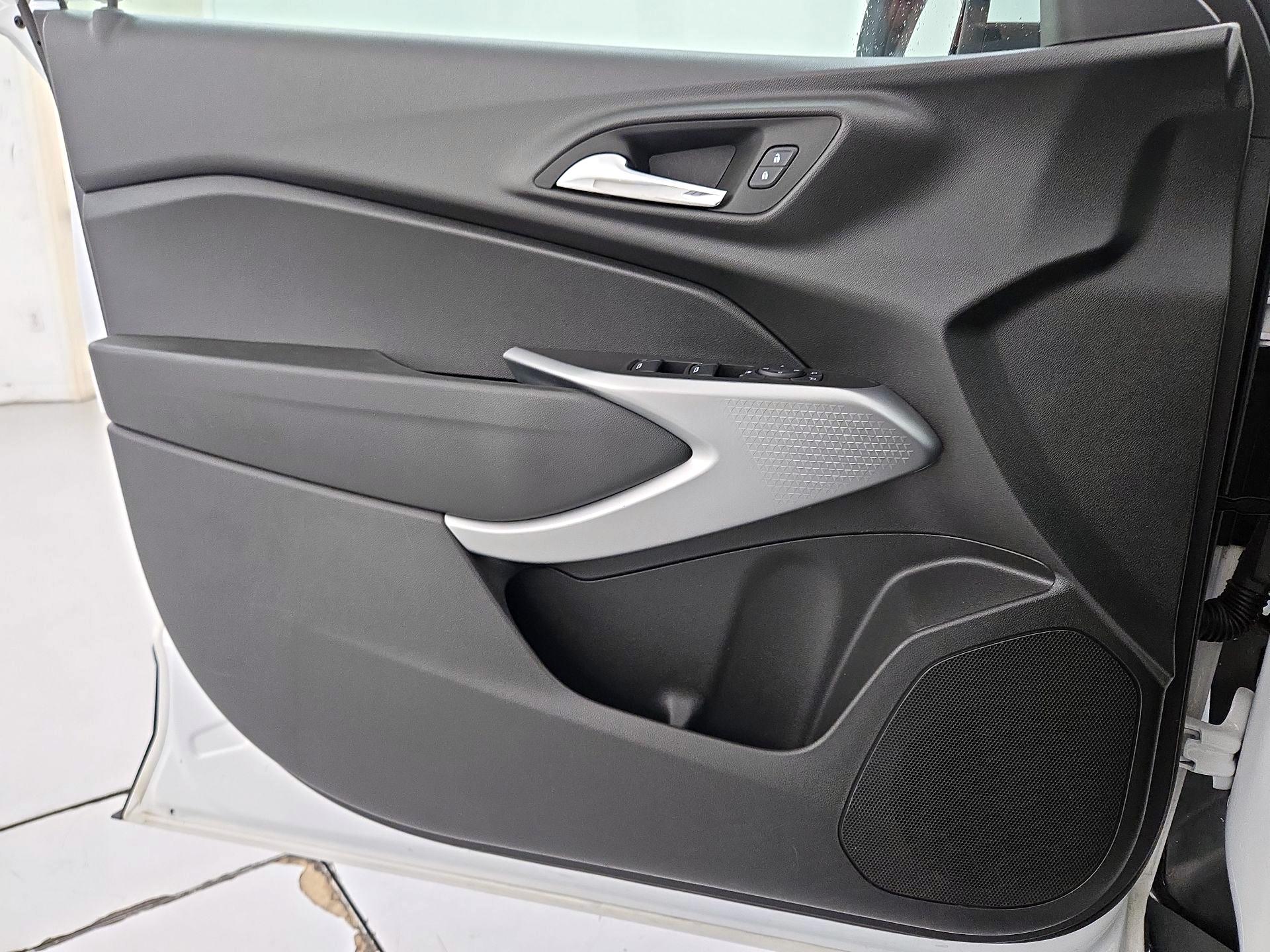 Thumbnail: 2024 Chevrolet Trax - 12