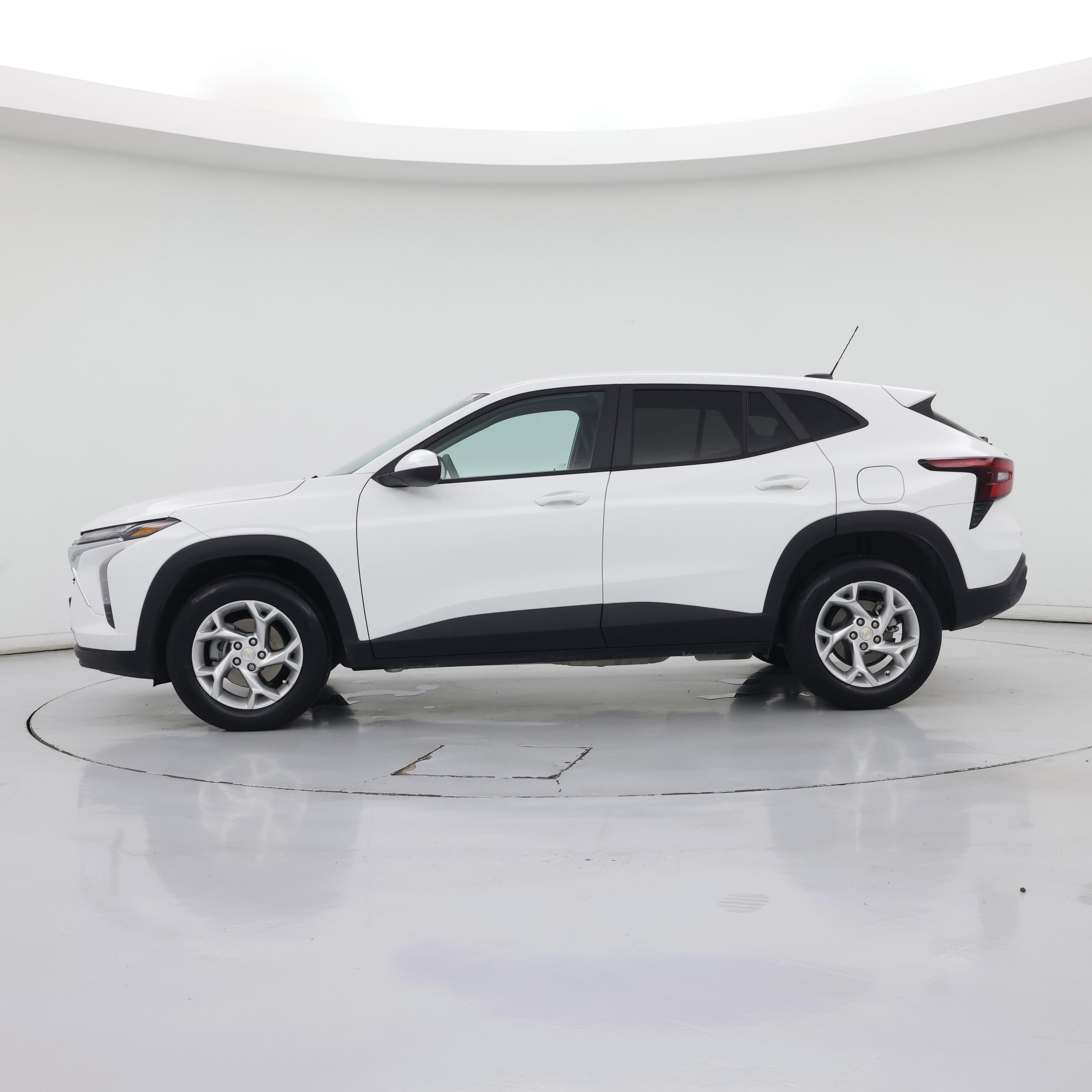 Thumbnail: 2024 Chevrolet Trax - 3