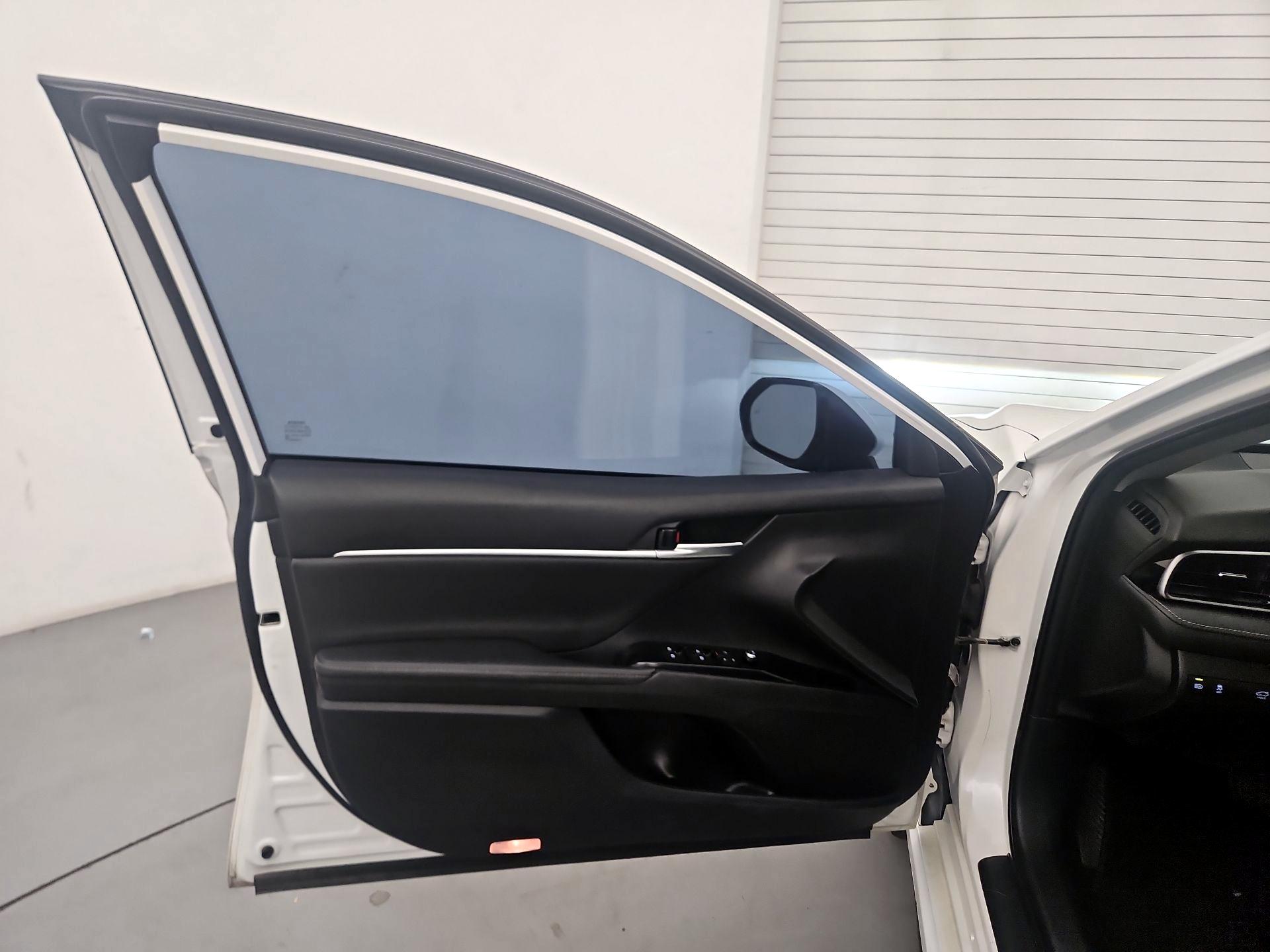 Thumbnail: 2019 Toyota Camry - 12